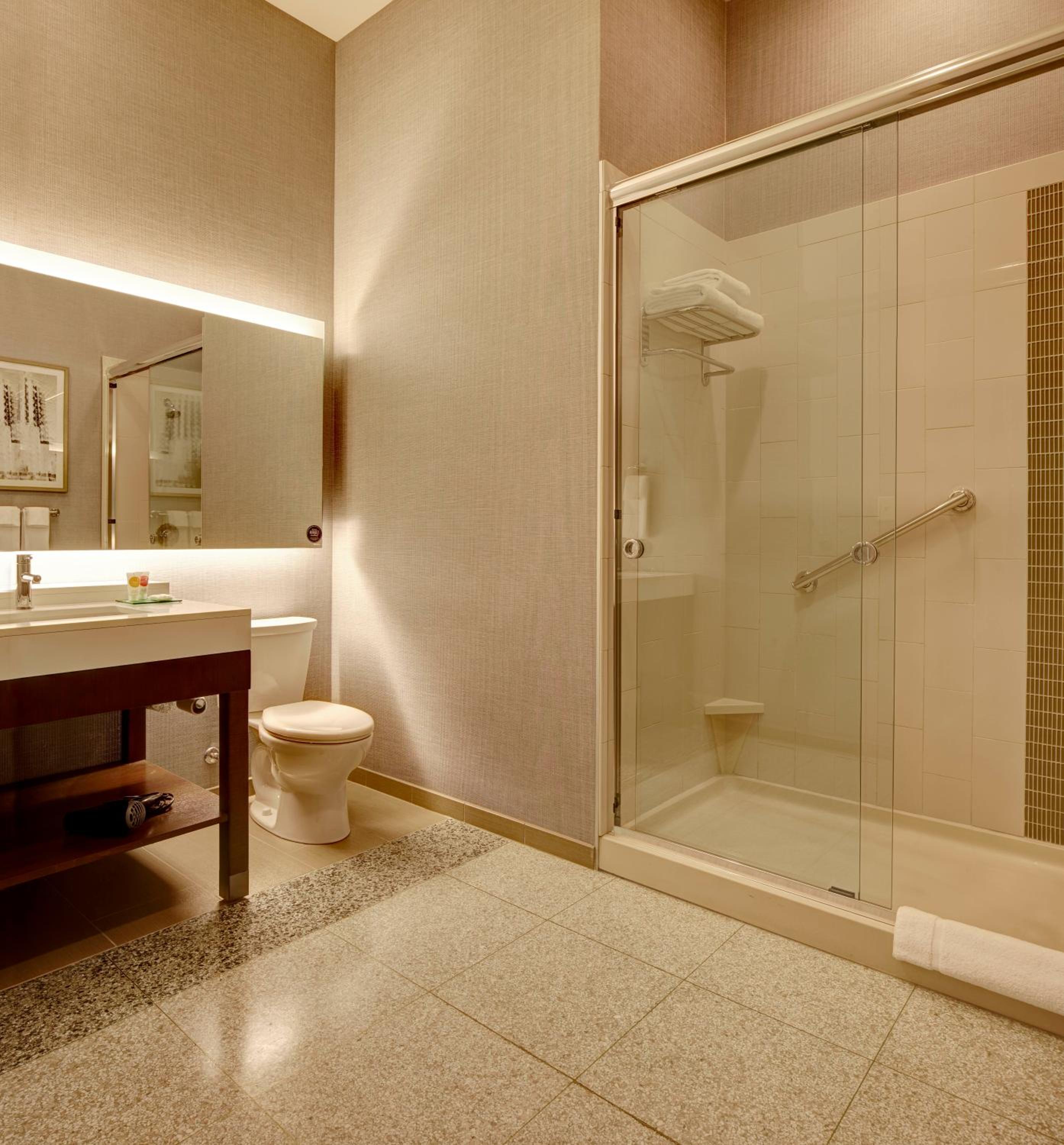 King Room with Sofa Bed - High Floor photo 2