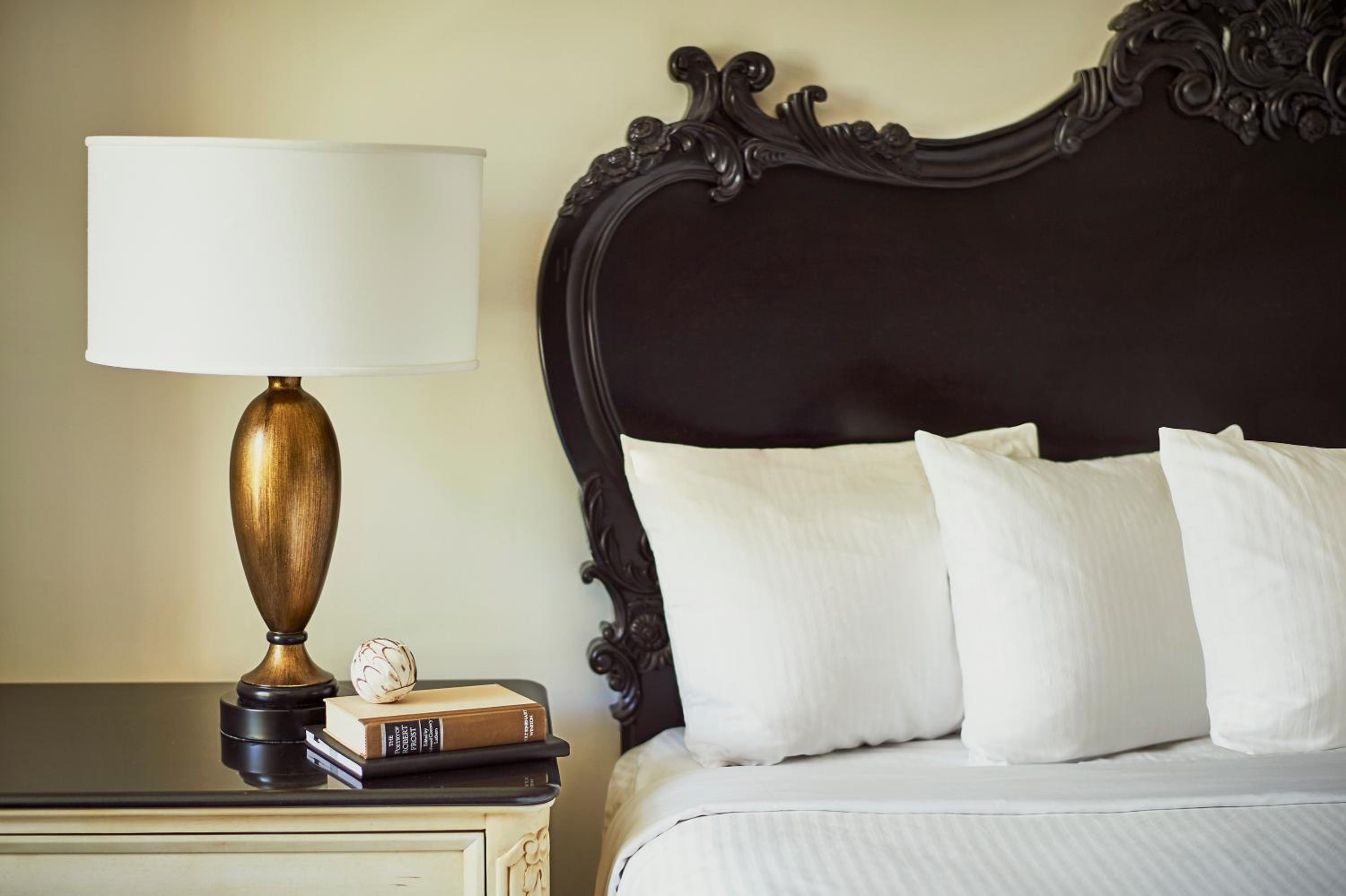 Traditional King Room at French Quarter Inn in Charleston