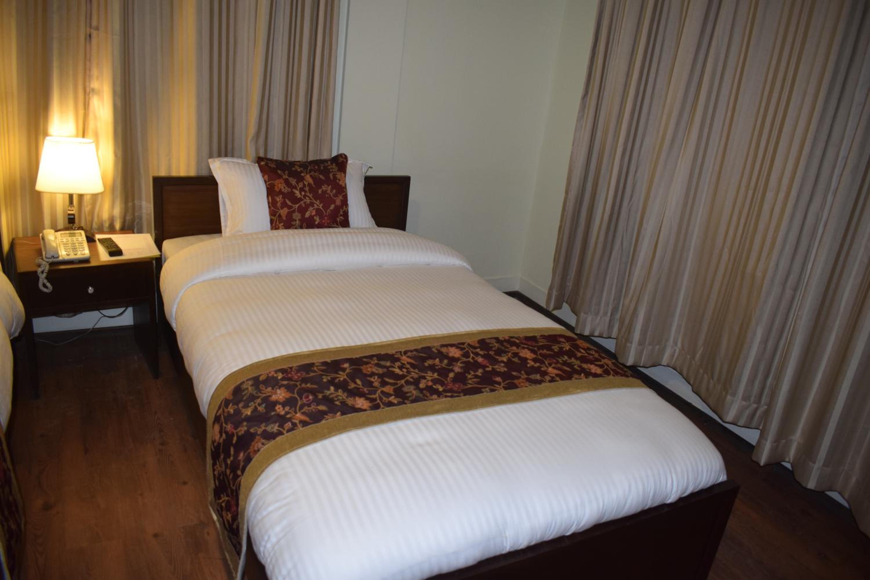Superior Single Room with Complimentary Airport Pickup for International Arrival photo 1