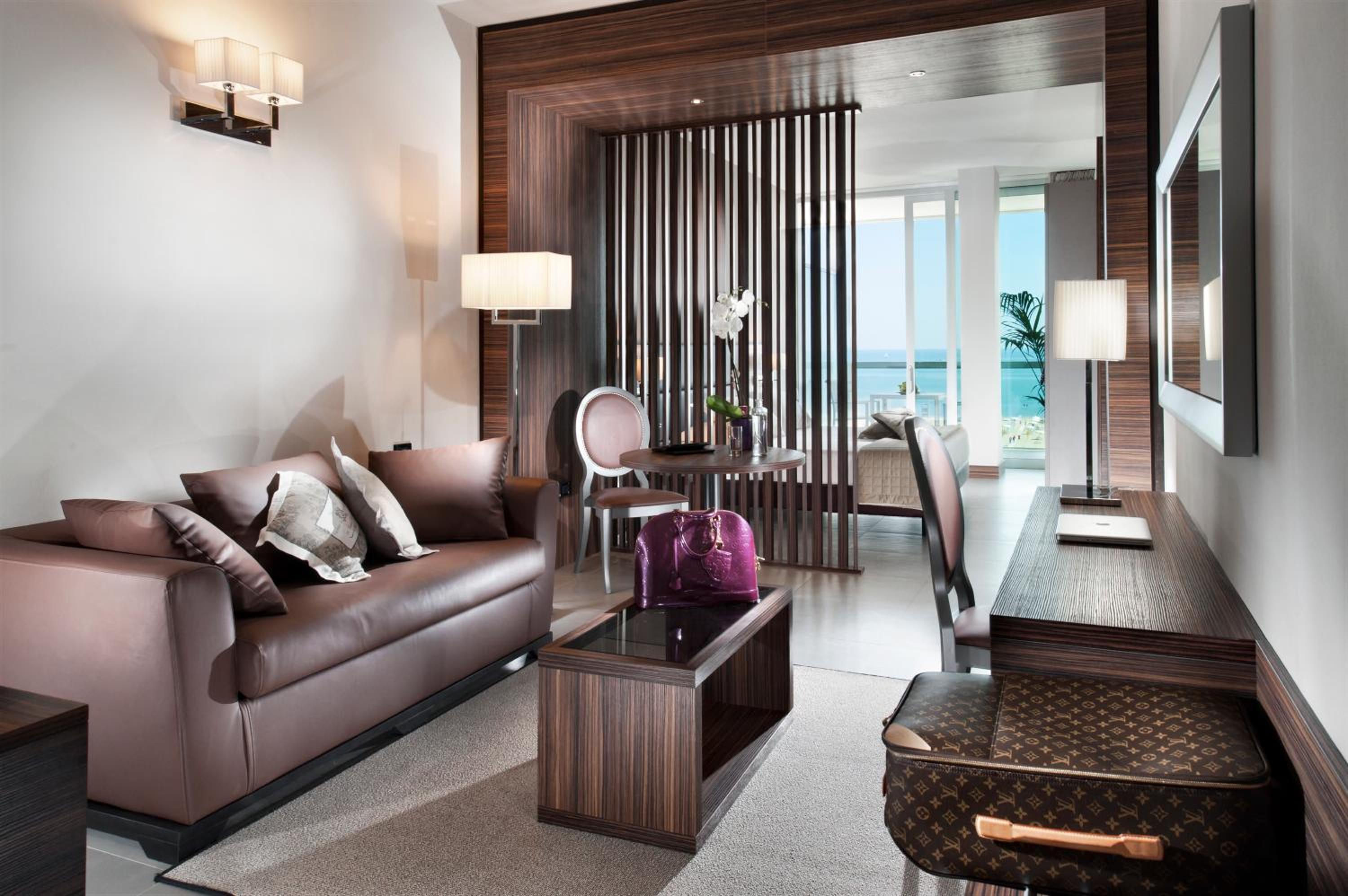 Superior Suite with Sea View - Photo 3