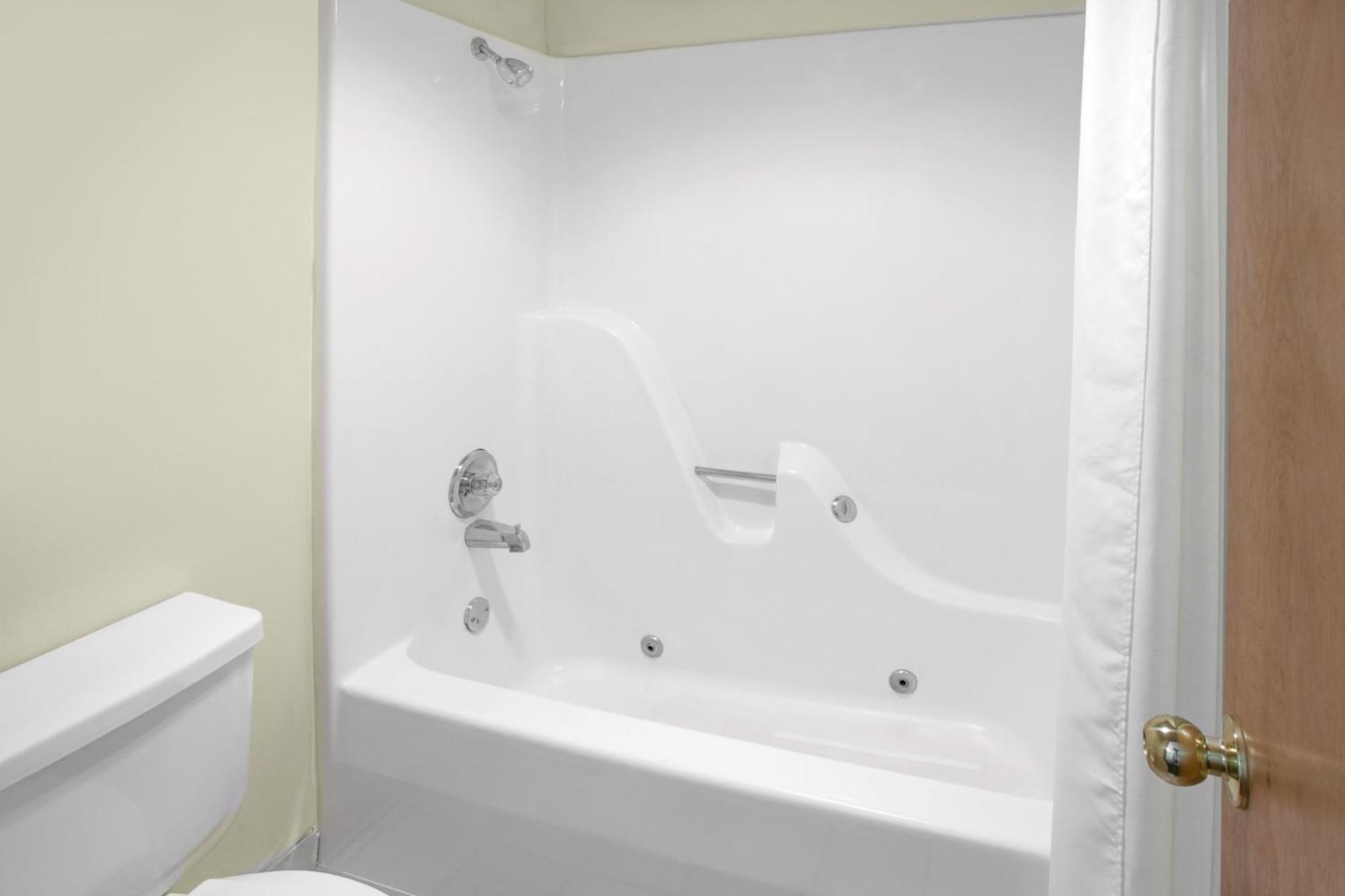 Deluxe Double Room with Two Double Beds - Non-Smoking photo 3