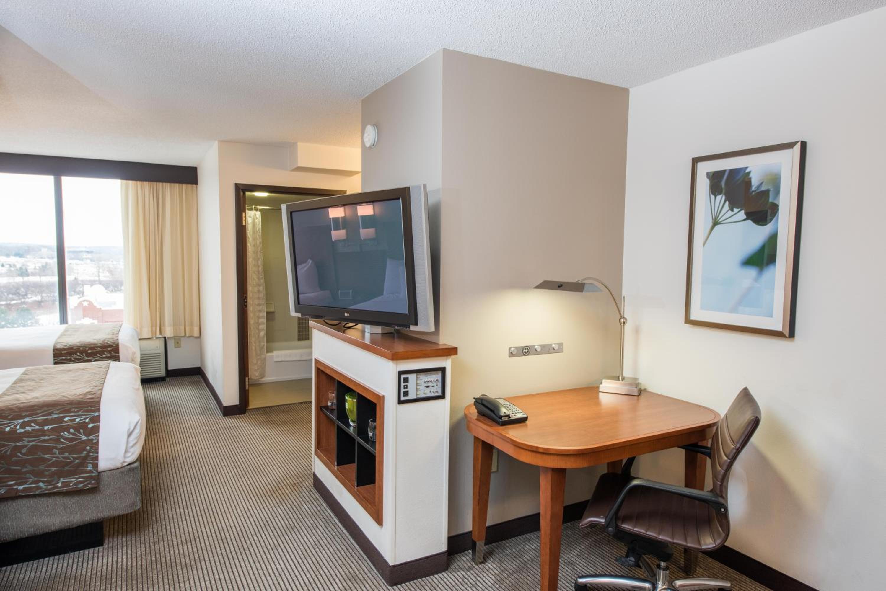 Double Room with Two Double Beds and Sofa Bed - Photo 5