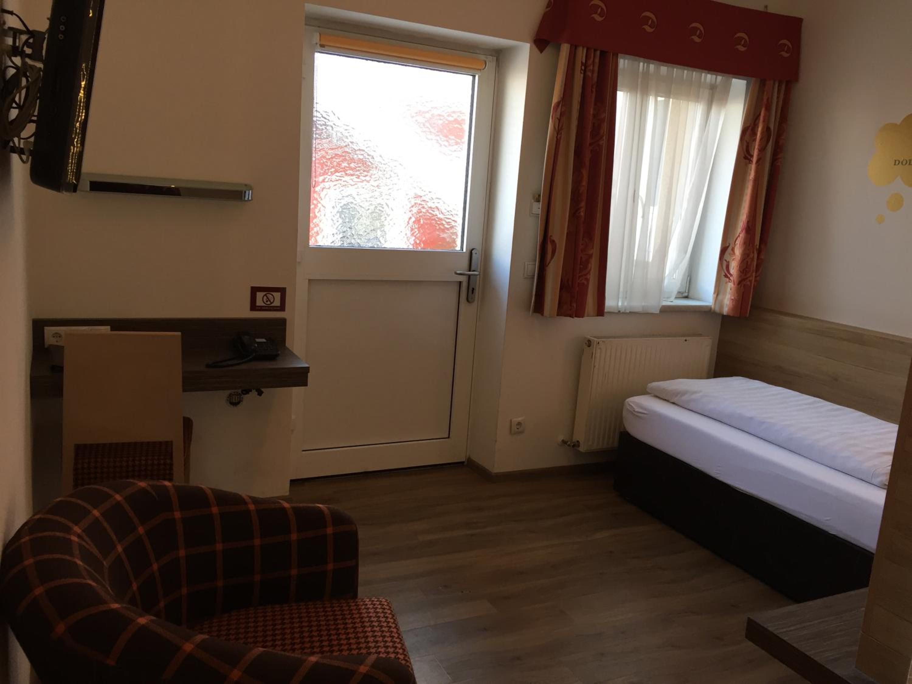 Budget Single Room photo 3