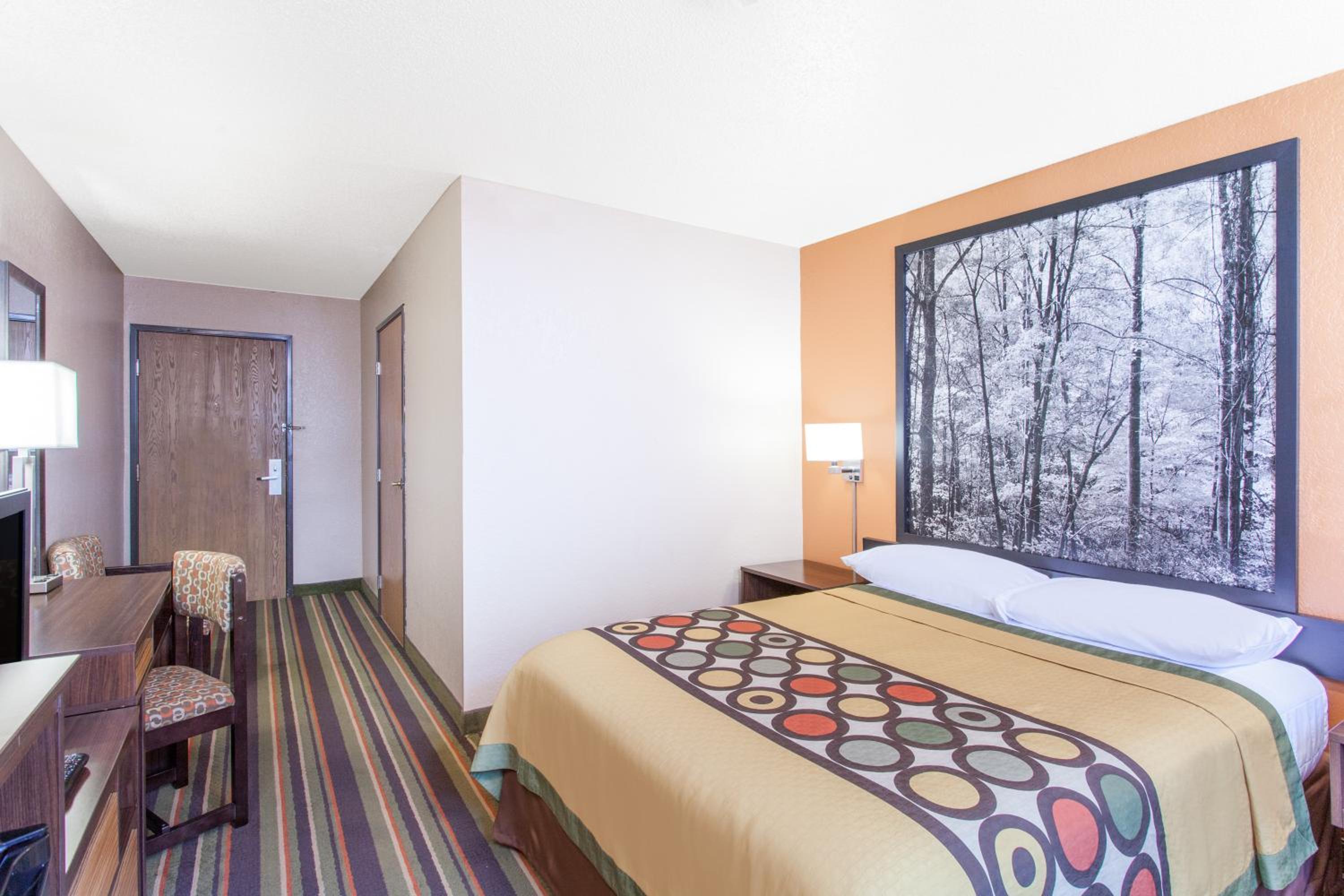 Queen Room - Disability Access - Photo 1