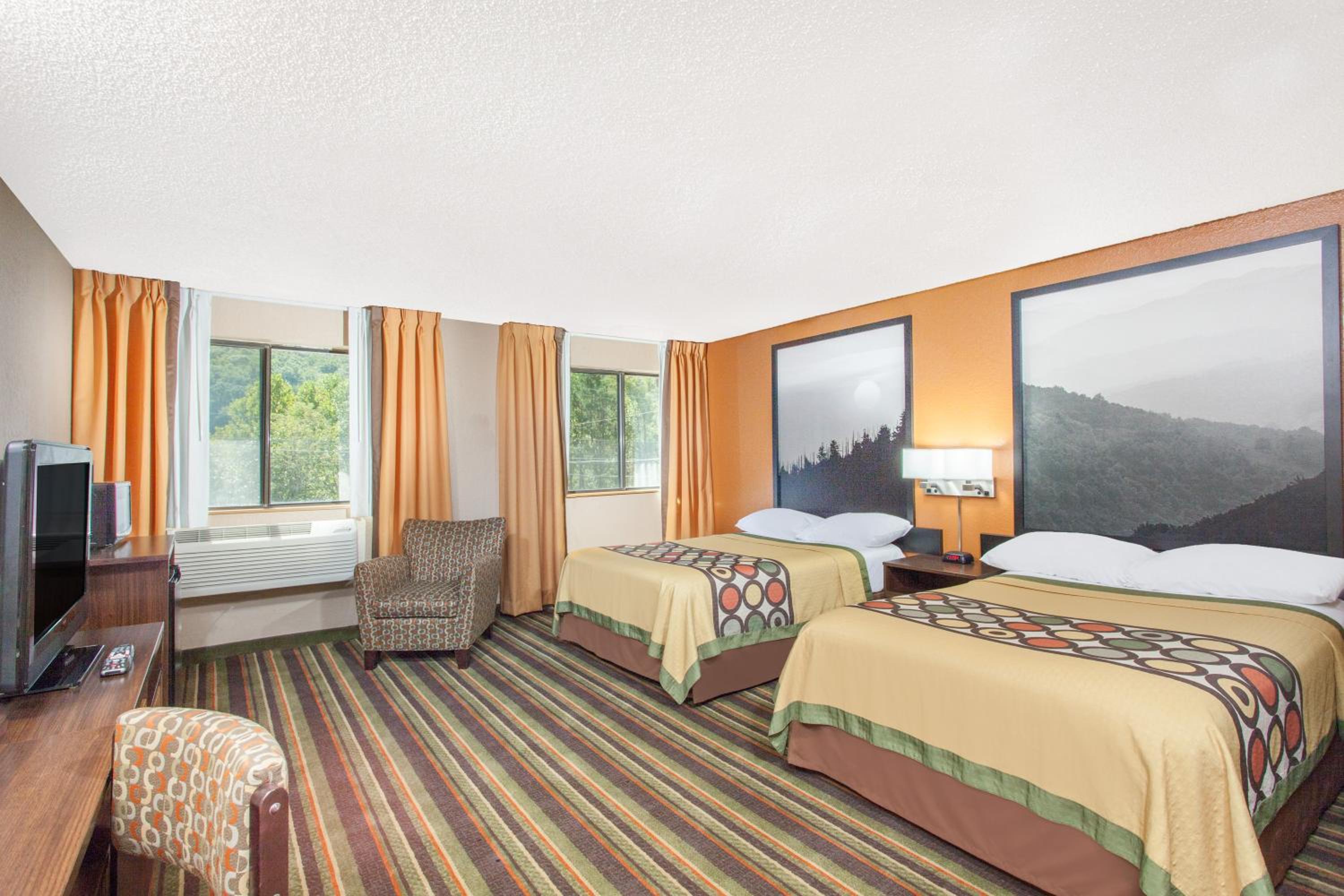 Deluxe Double Room with Two Double Beds - Non-Smoking - Photo 1