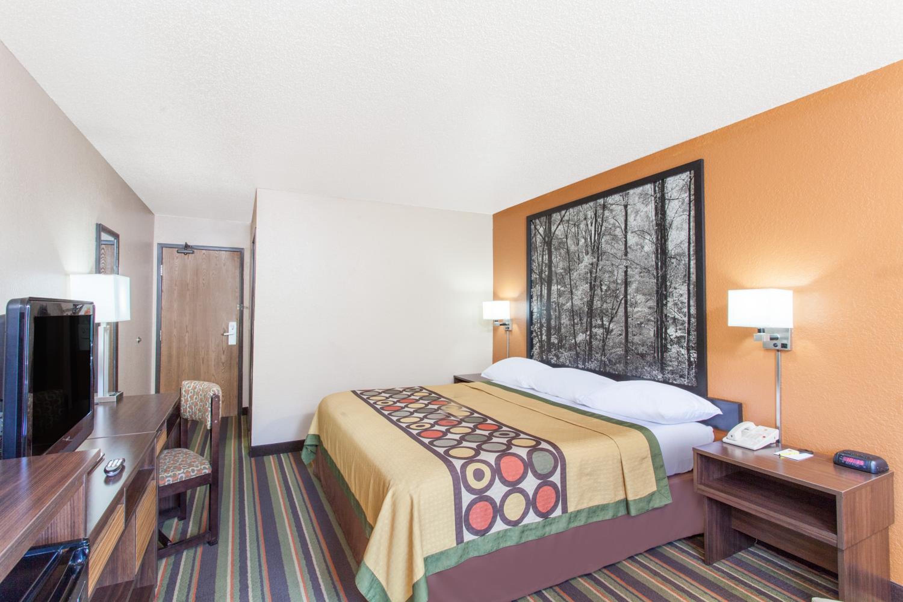 King Room - Non-Smoking - Photo 3