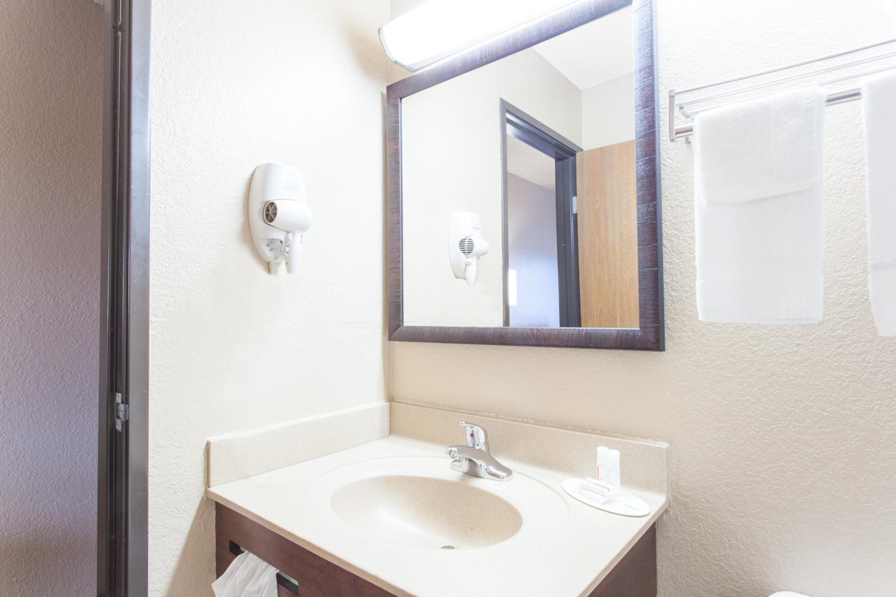 Deluxe Double Room with Two Double Beds - Non-Smoking - Photo 4