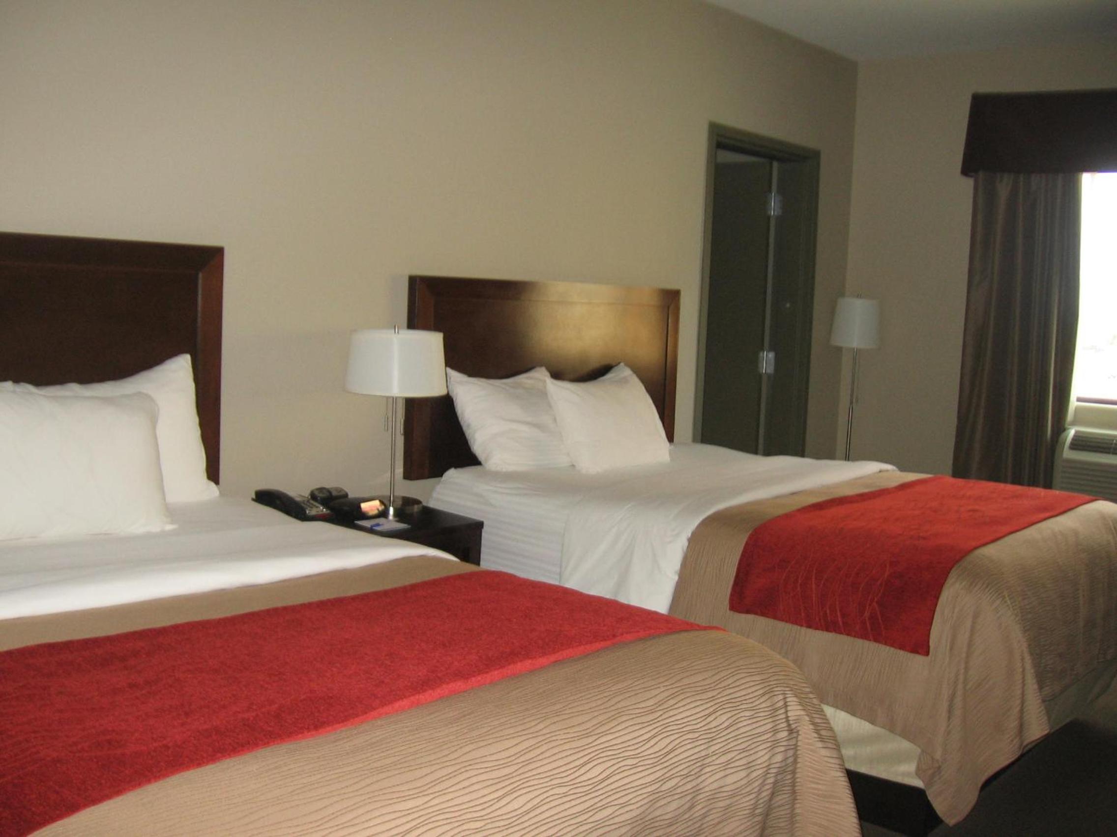 Queen Room with Two Queen Beds - Non-Smoking - Photo 3