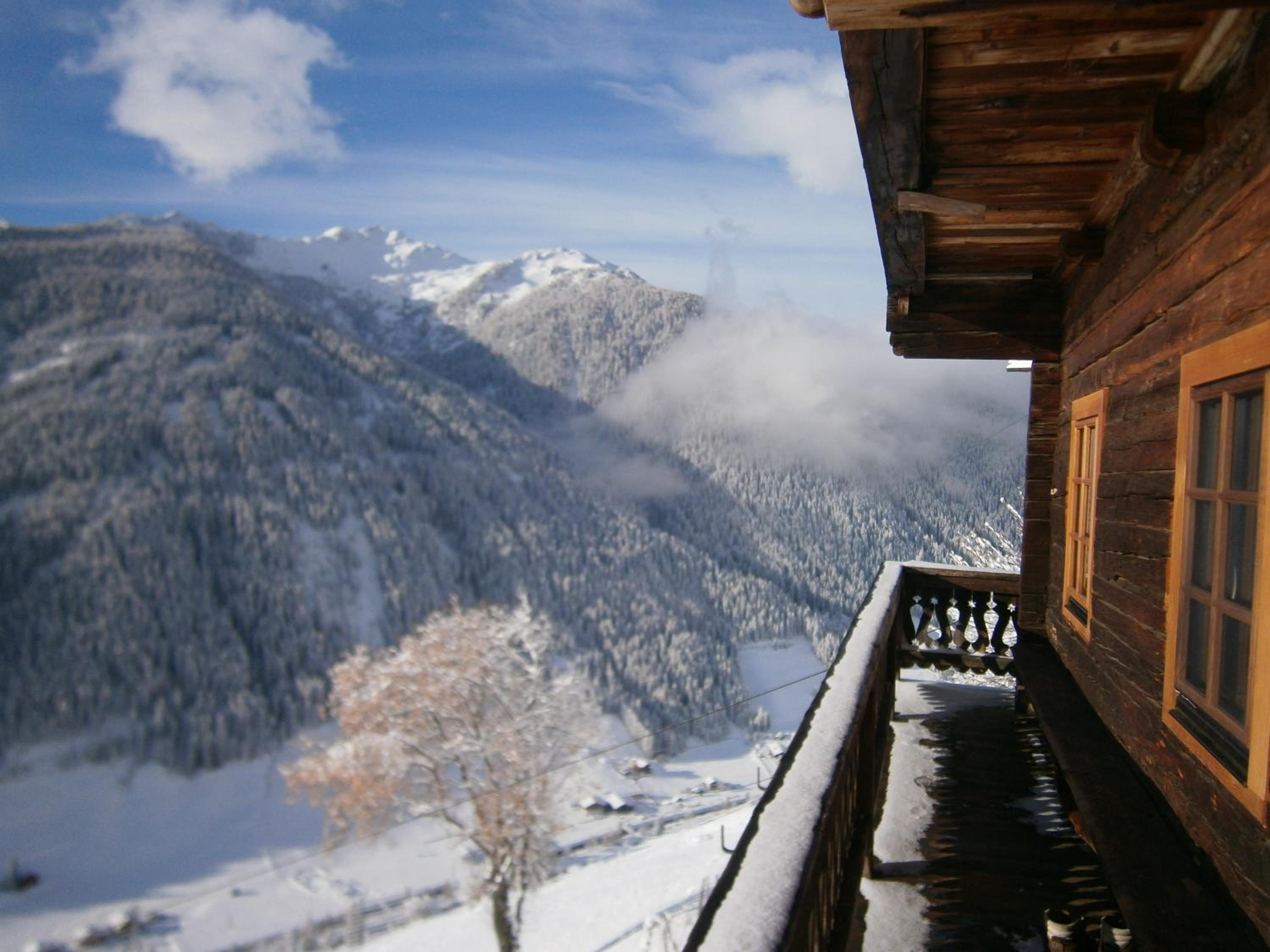 Double Room With Balcony (2 Adults + 1 Child) photo 1