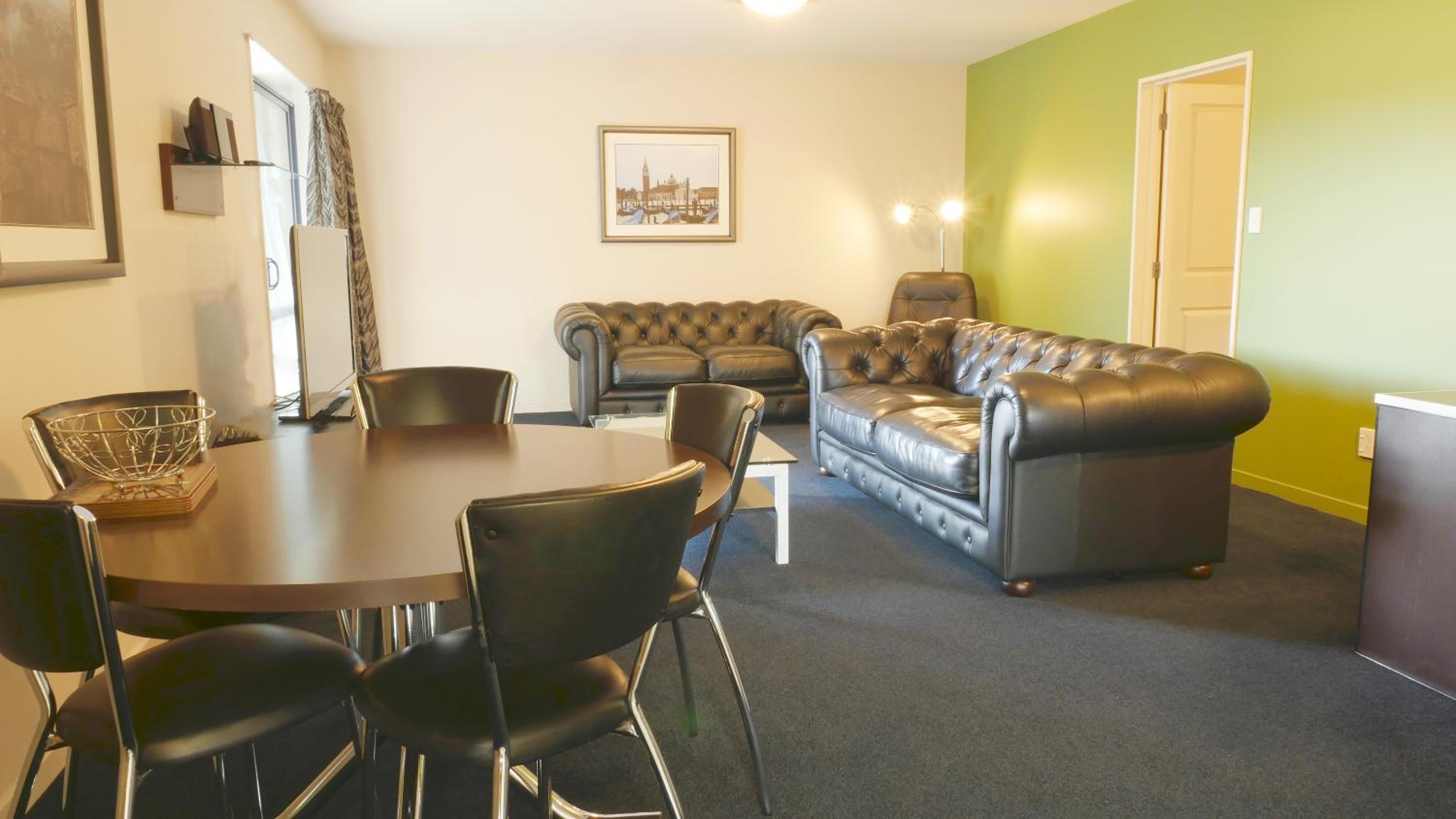Deluxe Two-Bedroom Apartment - Photo 1