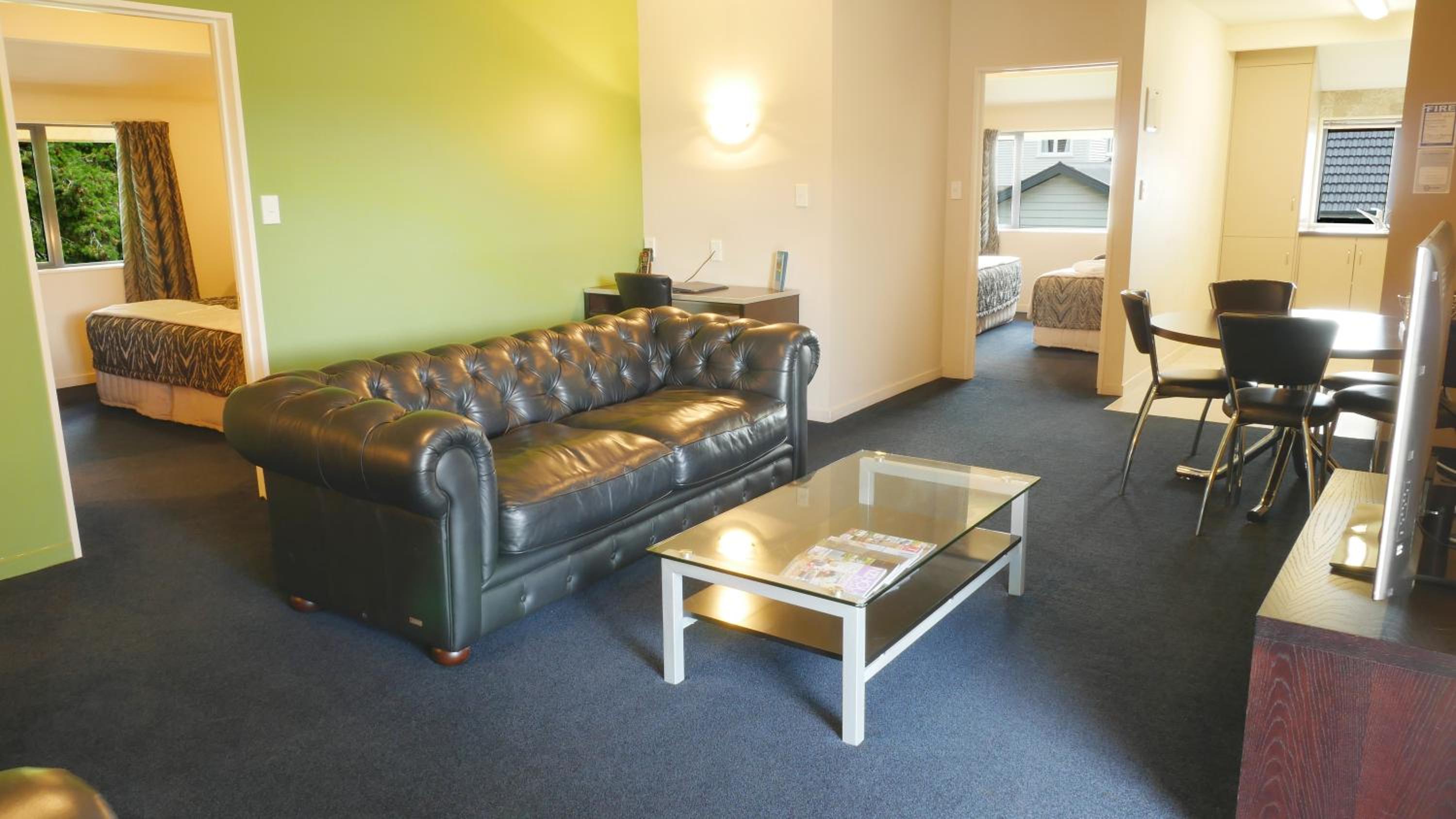 Deluxe Two-Bedroom Apartment - Photo 3