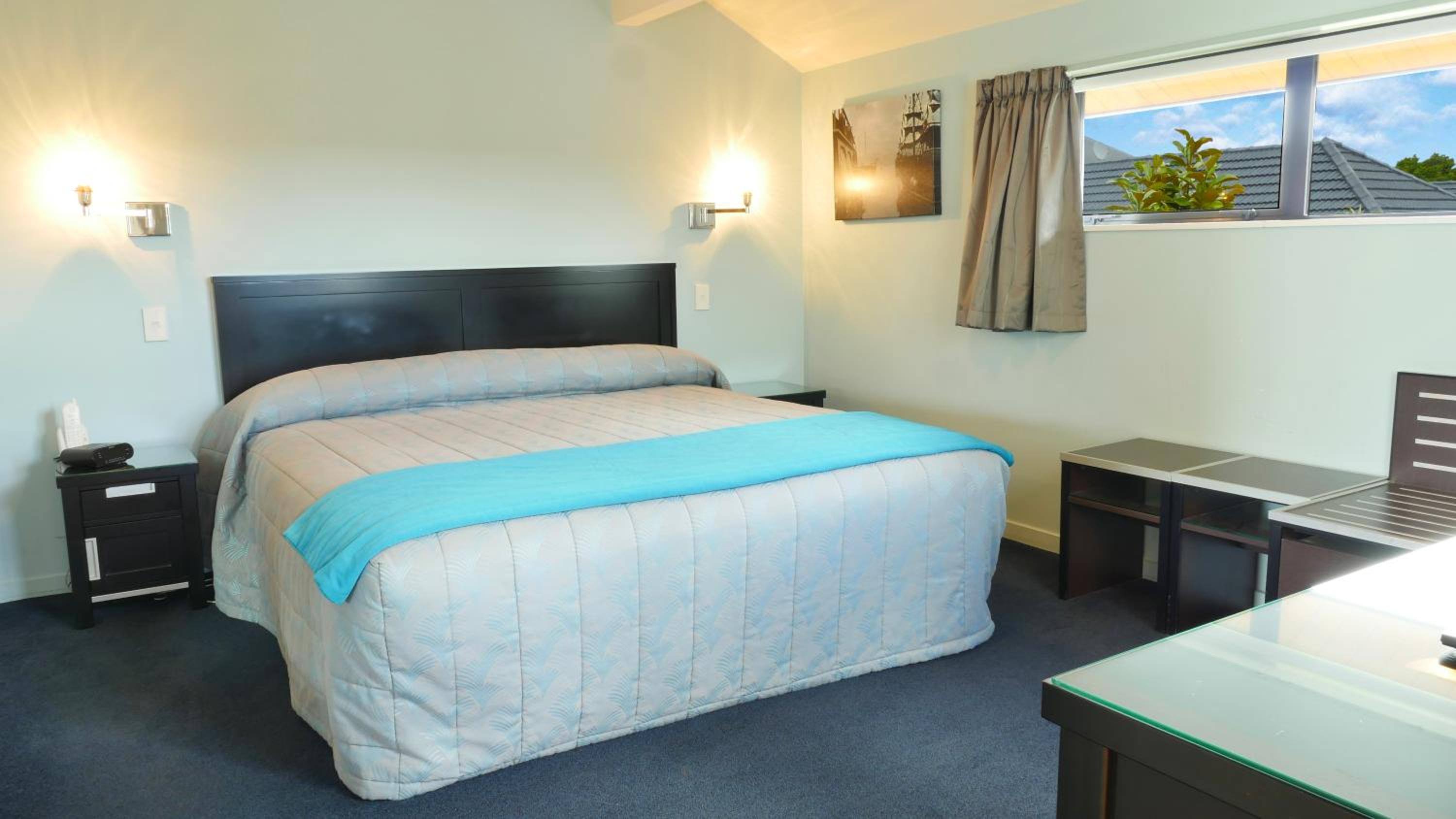 One-Bedroom Apartment - Photo 3