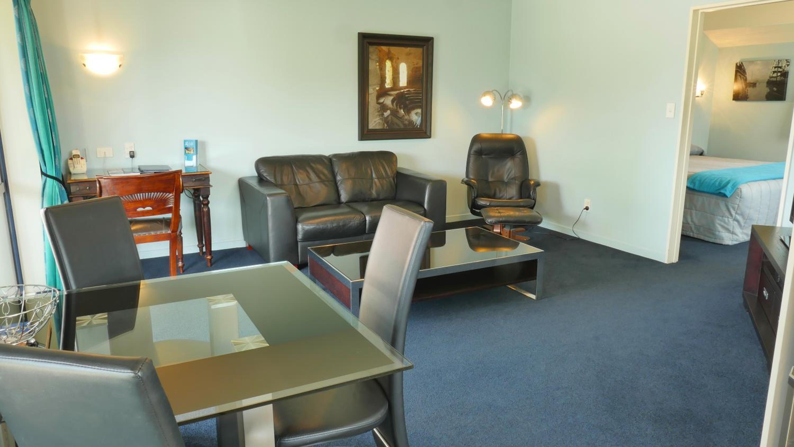 One-Bedroom Apartment - Photo 2