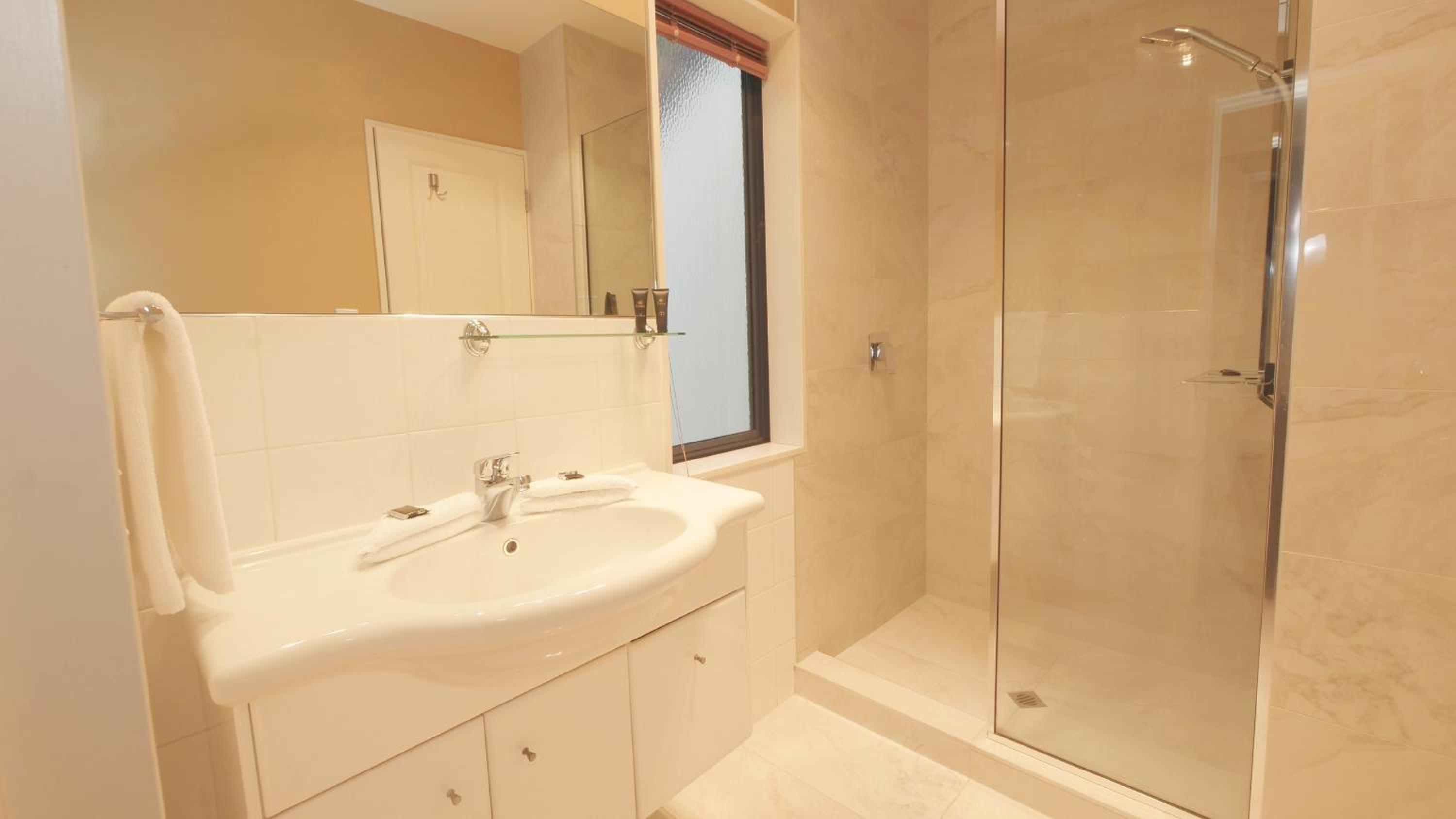 Two-Bedroom Apartment - Photo 2