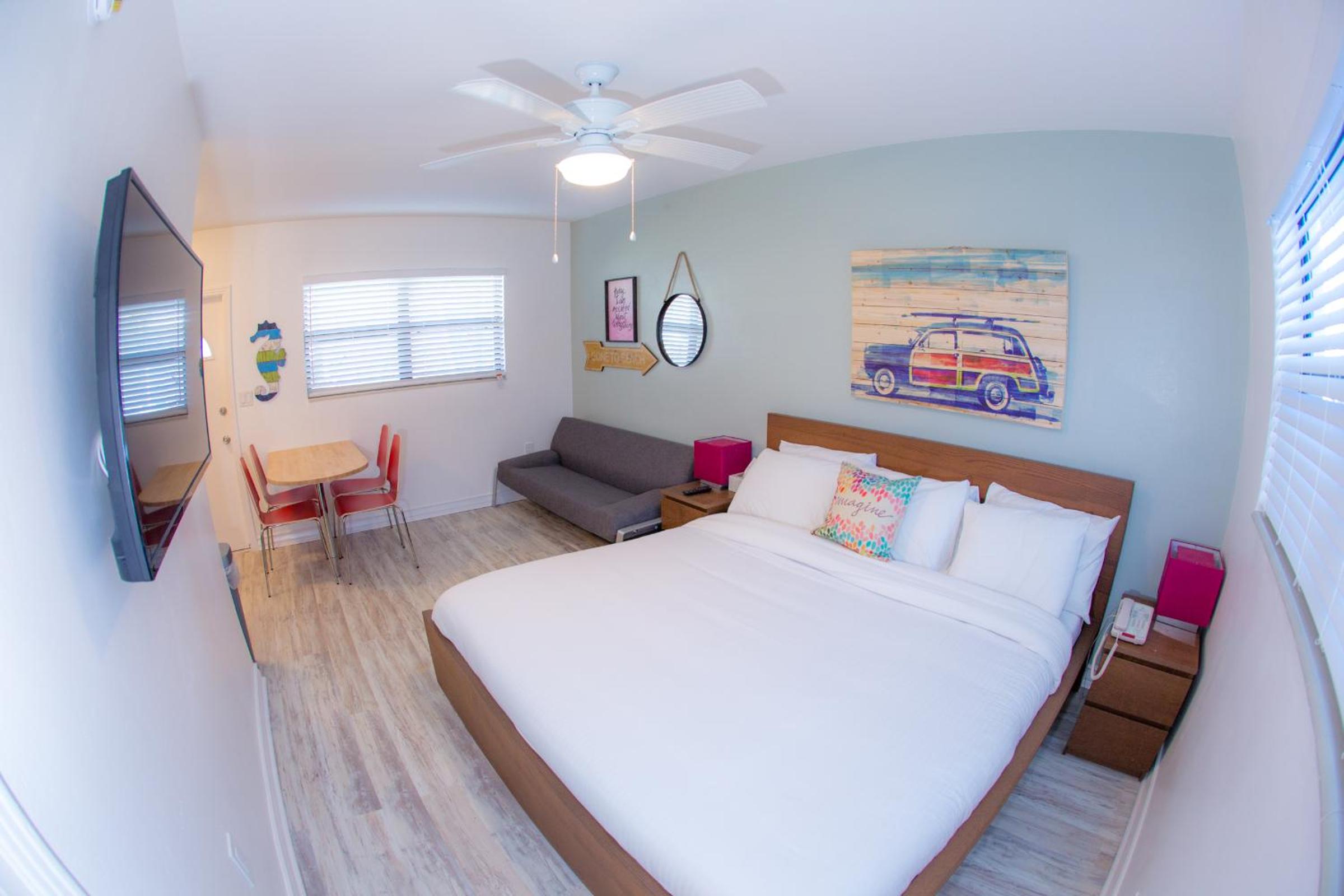 Pool Side Suite Queen - Photo 9