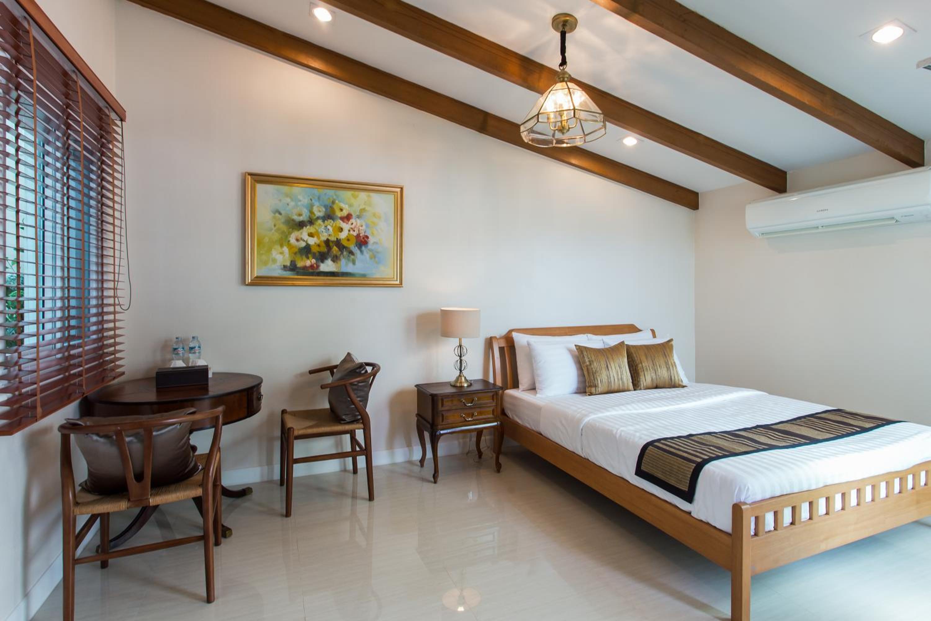 Deluxe Double Room with Balcony photo 3