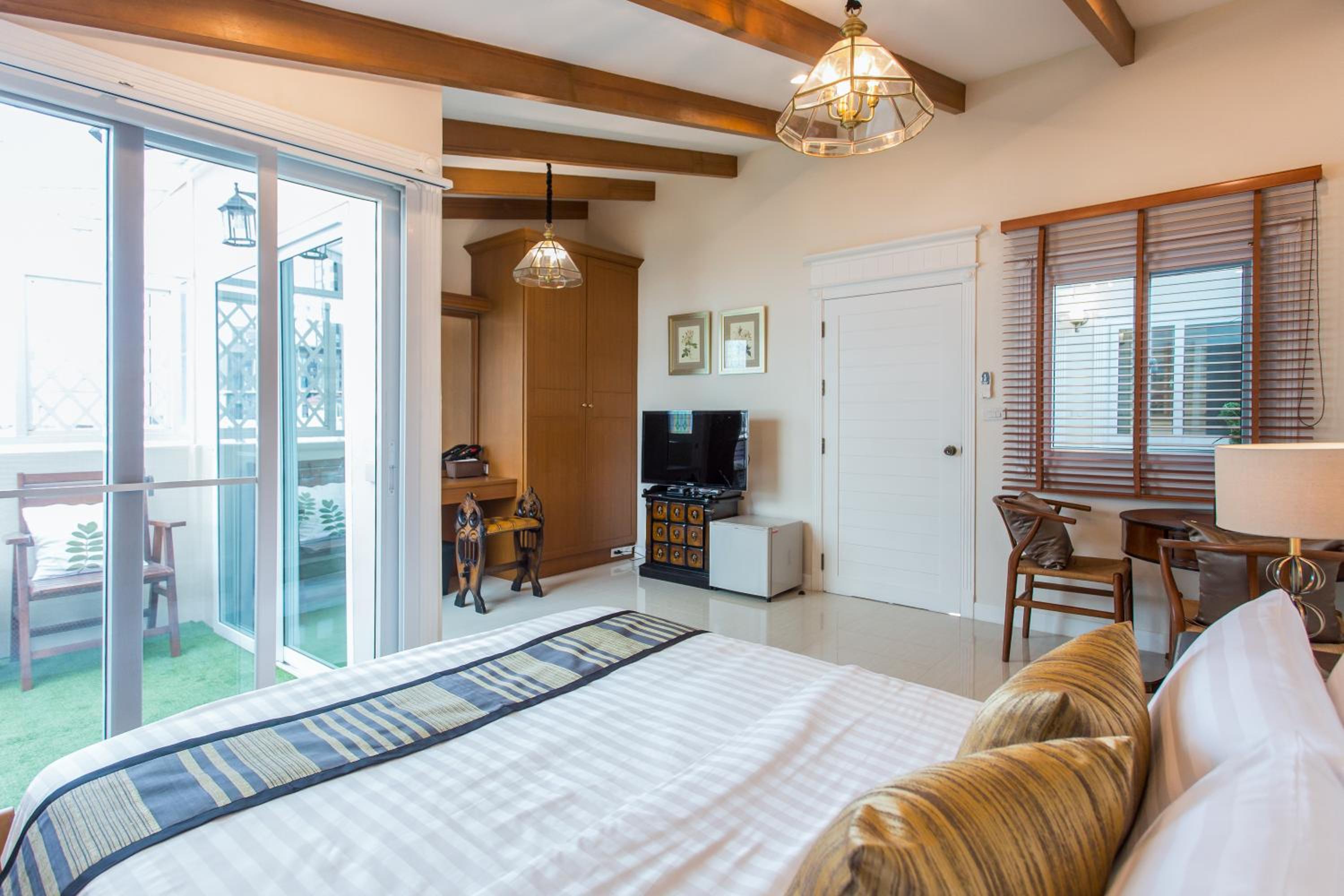 Deluxe Double Room with Balcony photo 1