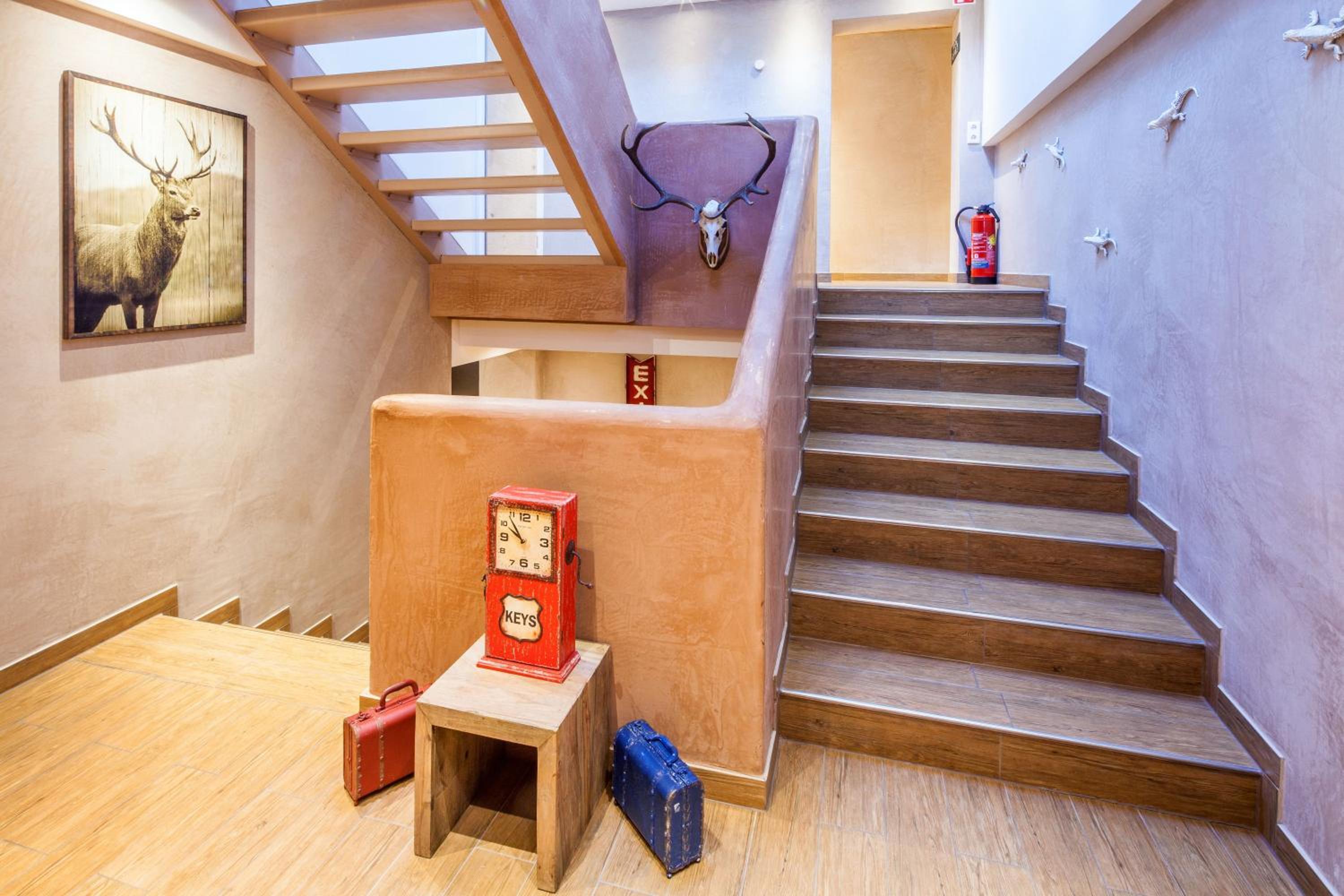 Double Room with Balcony - Photo 11