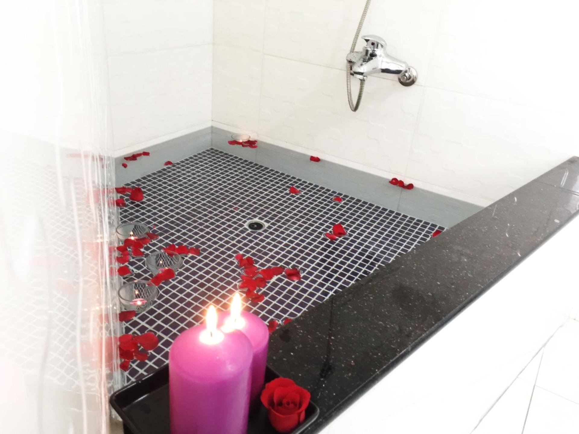 Family Room with Shower photo 2