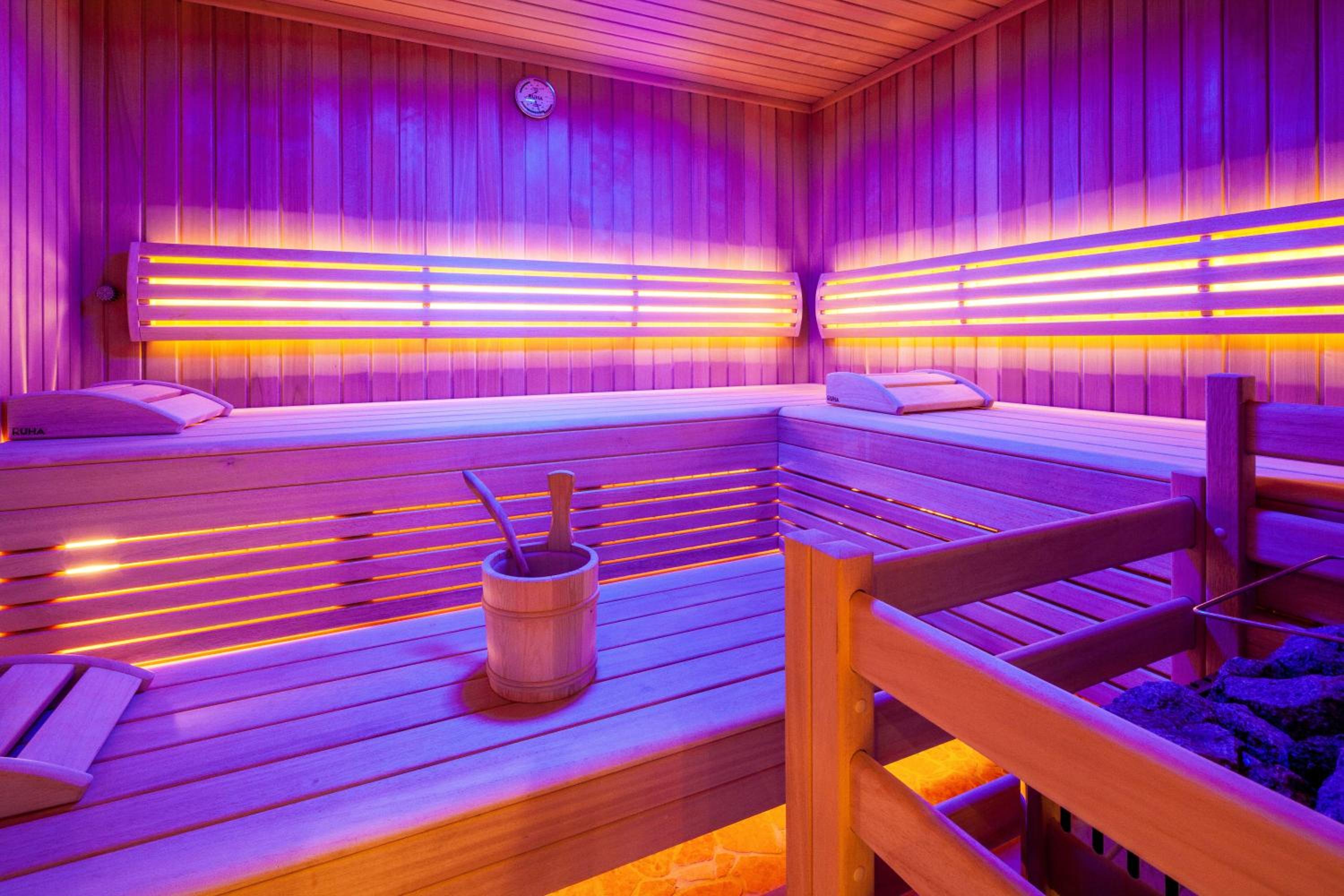 Double Room with Balcony - Photo 9