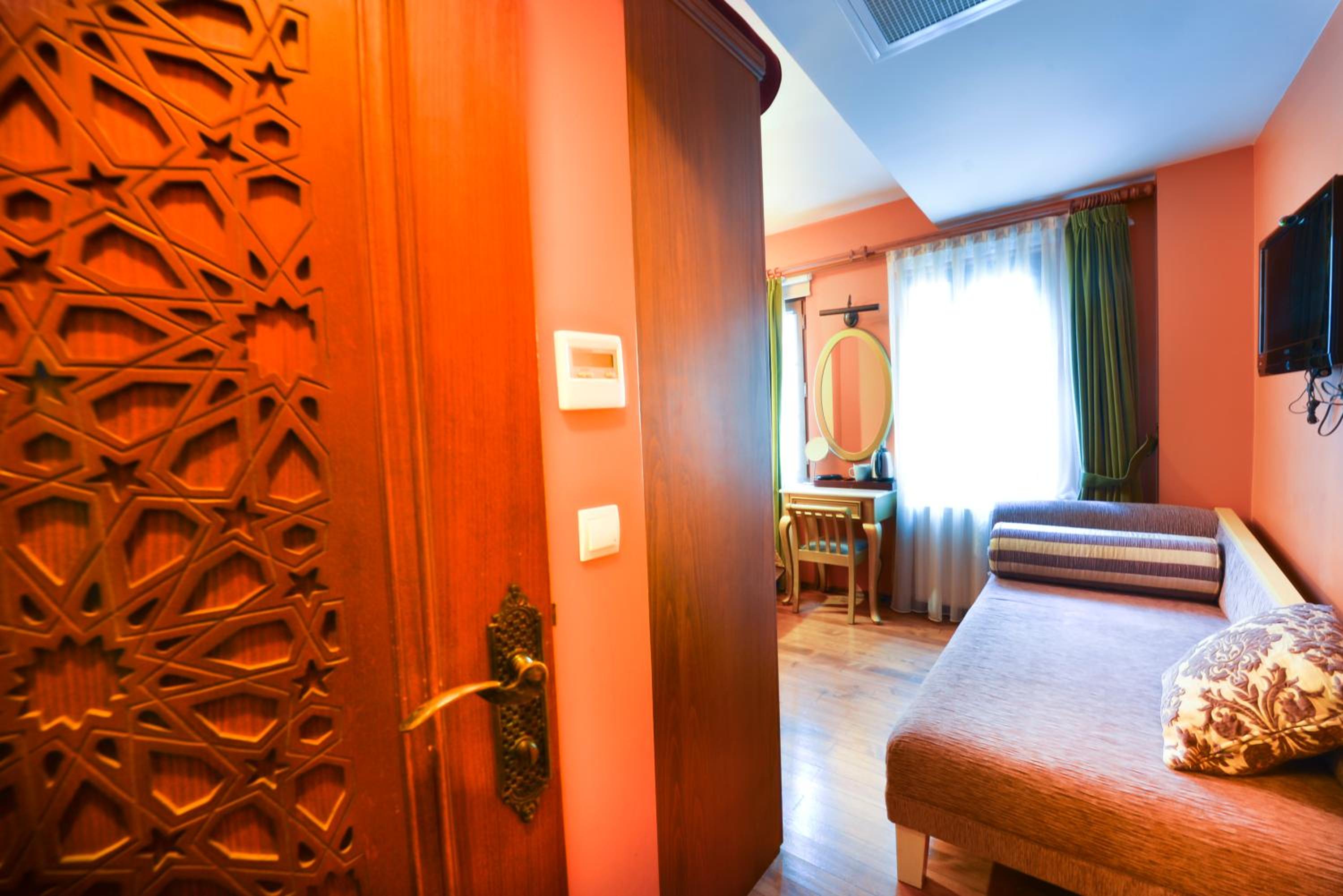 Standard Double or Twin Room photo 3