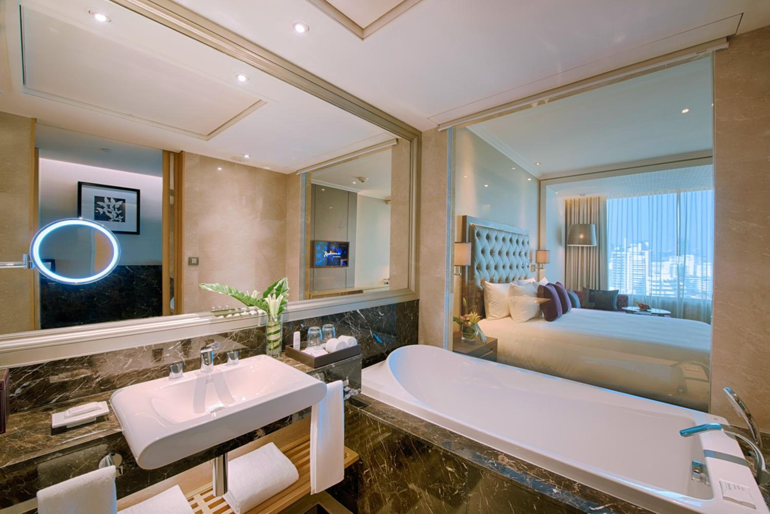 Premium Deluxe Room thumbnail 5