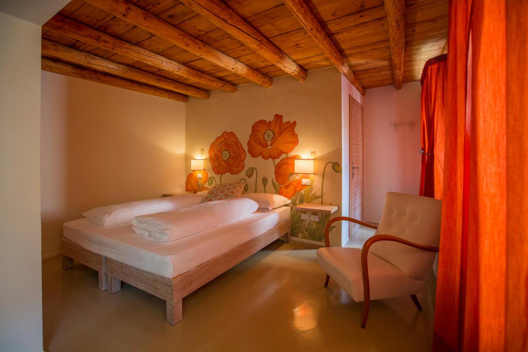 Large Double Room - Photo 1