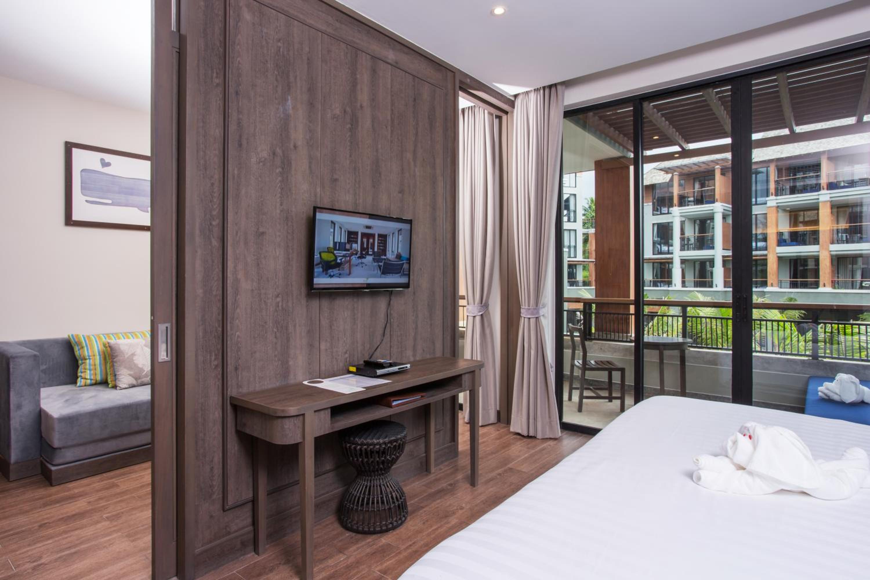 Deluxe Suite - Photo 6