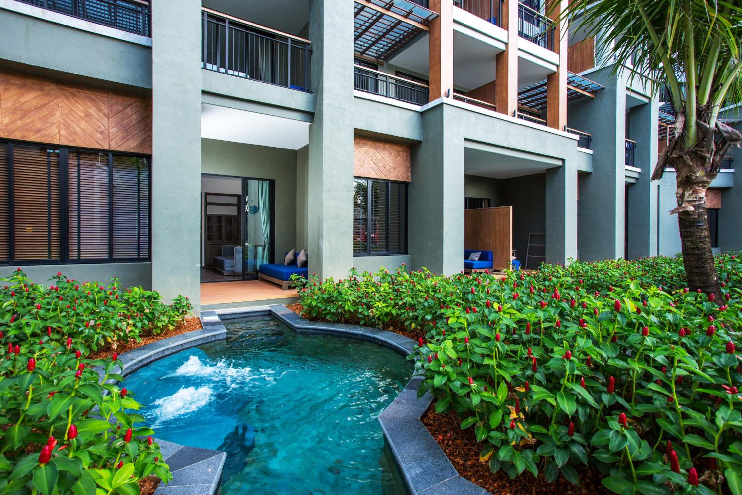 Deluxe Suite Pool Access - Jacuzzi - Photo 8