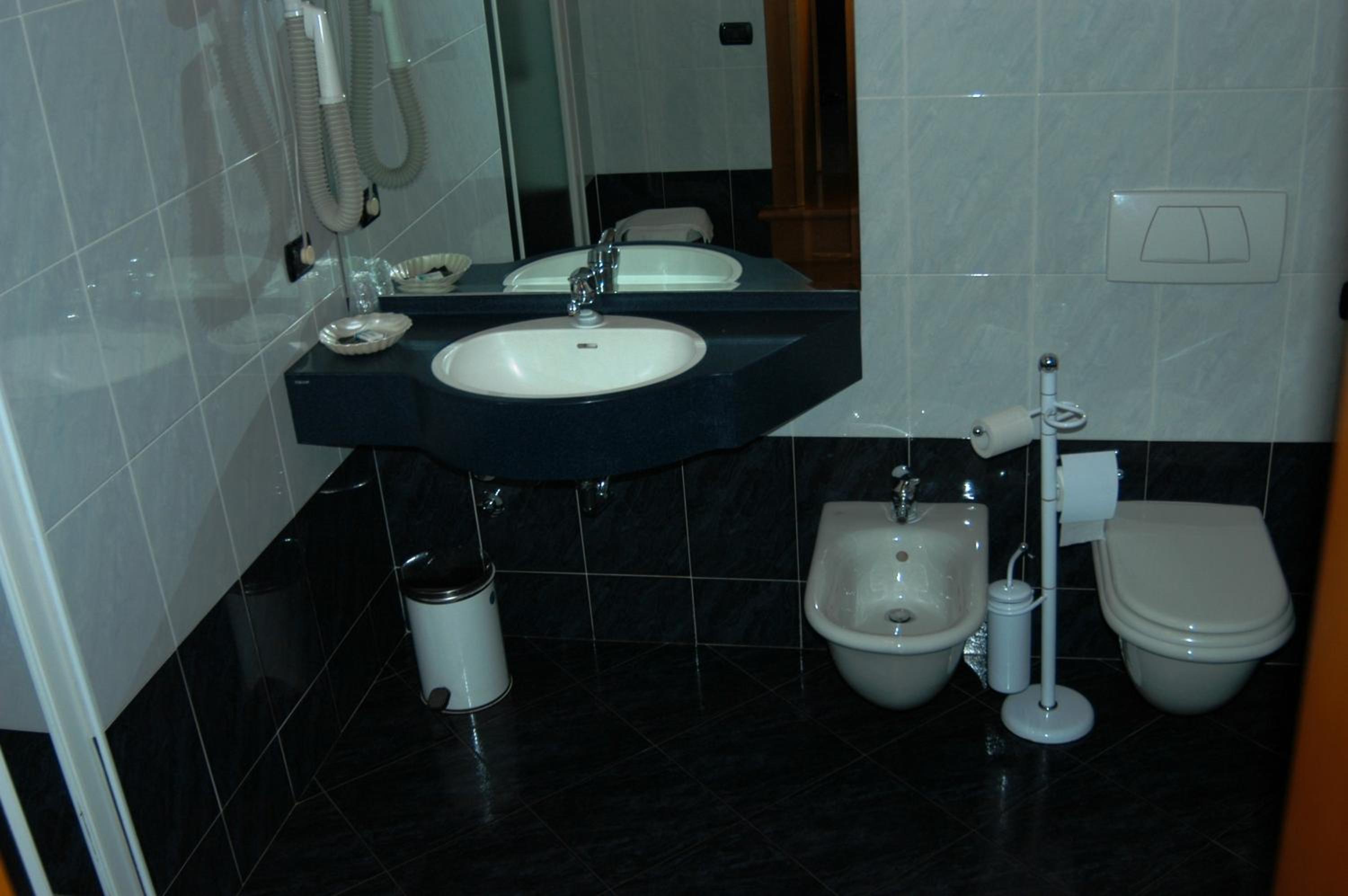 Economy Double or Twin Room photo 3