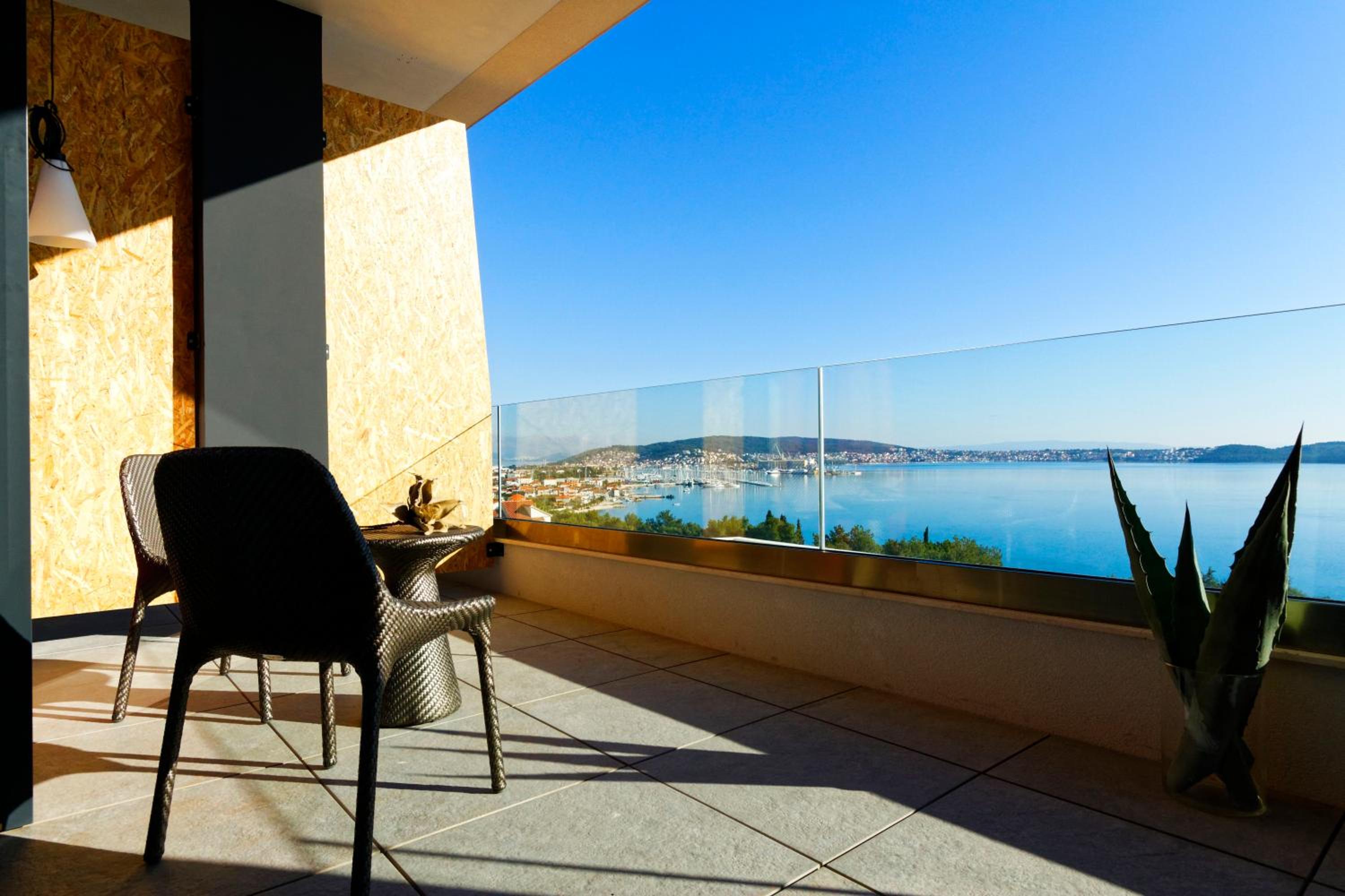 Superior Double or Twin Room with Balcony and Sea View thumbnail 5