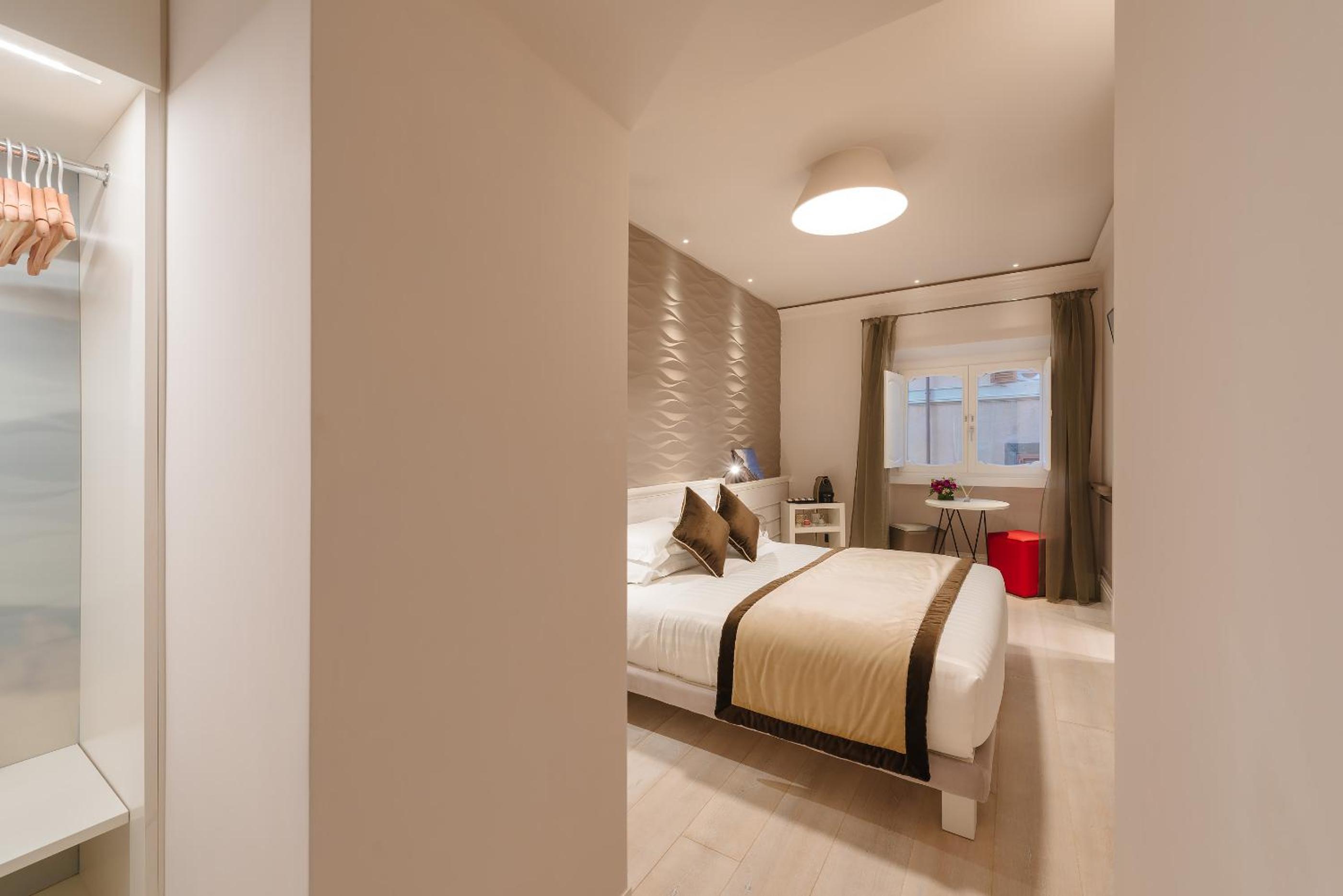 Deluxe Double or Twin Room photo 1