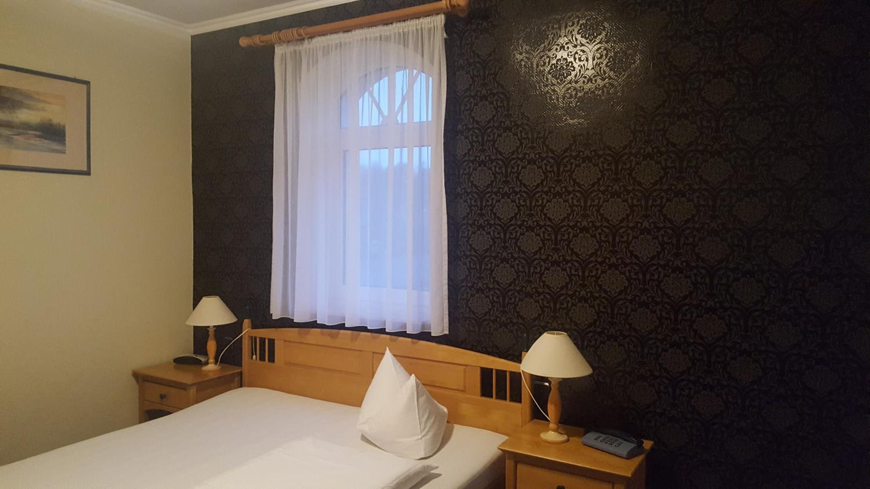 Double Room with Private Bathroom - Photo 1