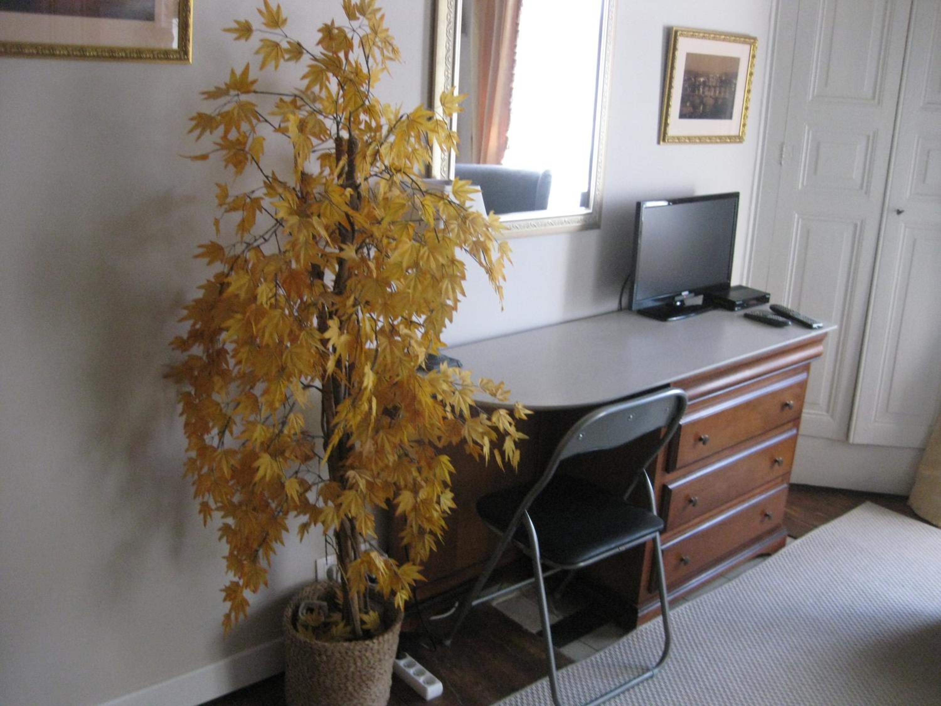 Double Room with Private Bathroom - Photo 2