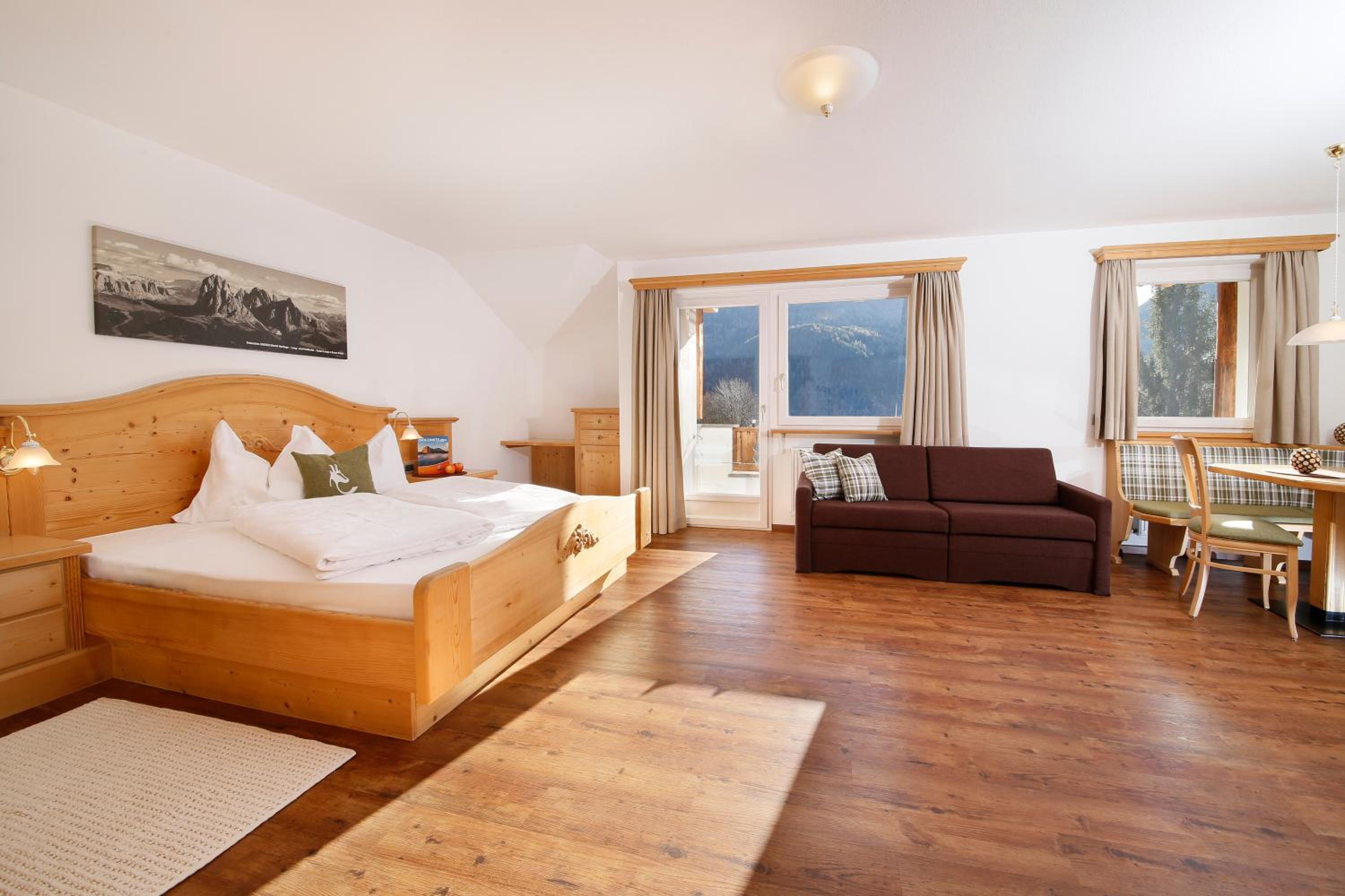 Family Room (2 Adults + 2 Children)