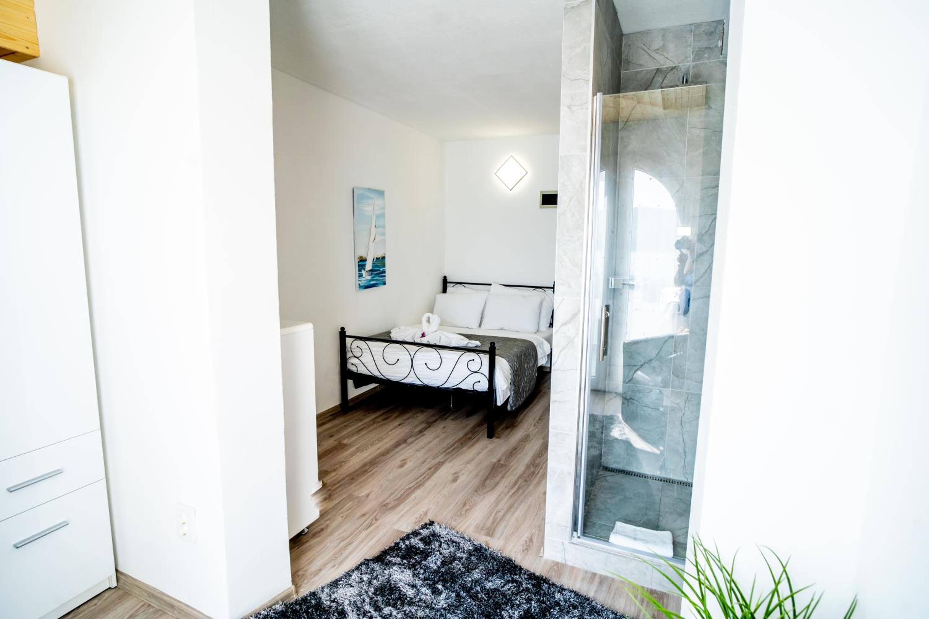 Economy Double Room photo 2