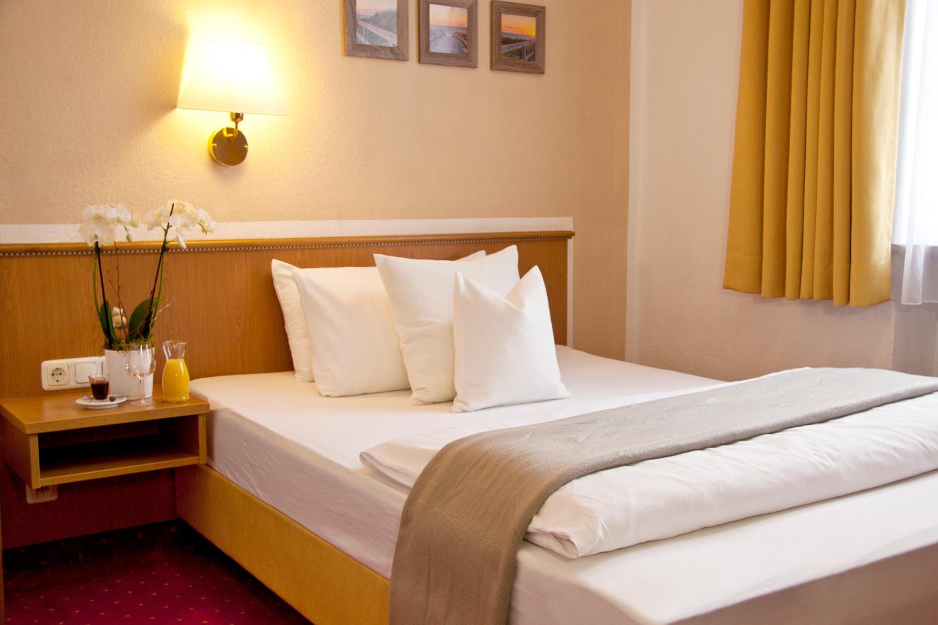 Economy Double Room photo 2