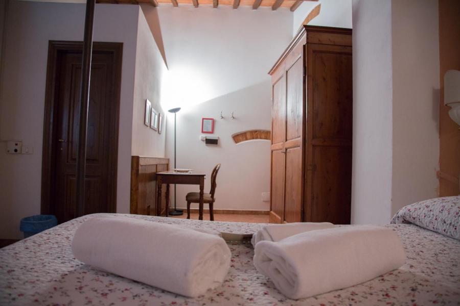 Double Room - Photo 7