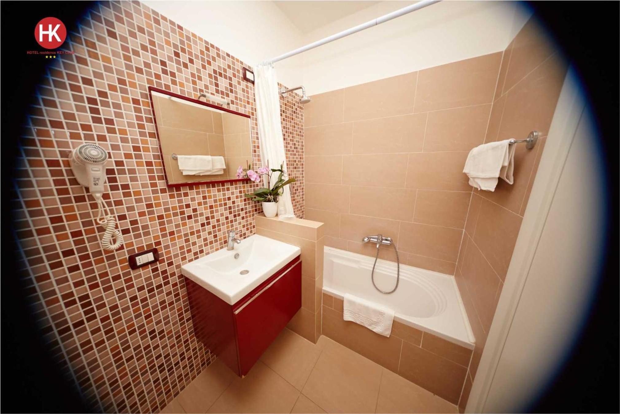 Double Room - Photo 8