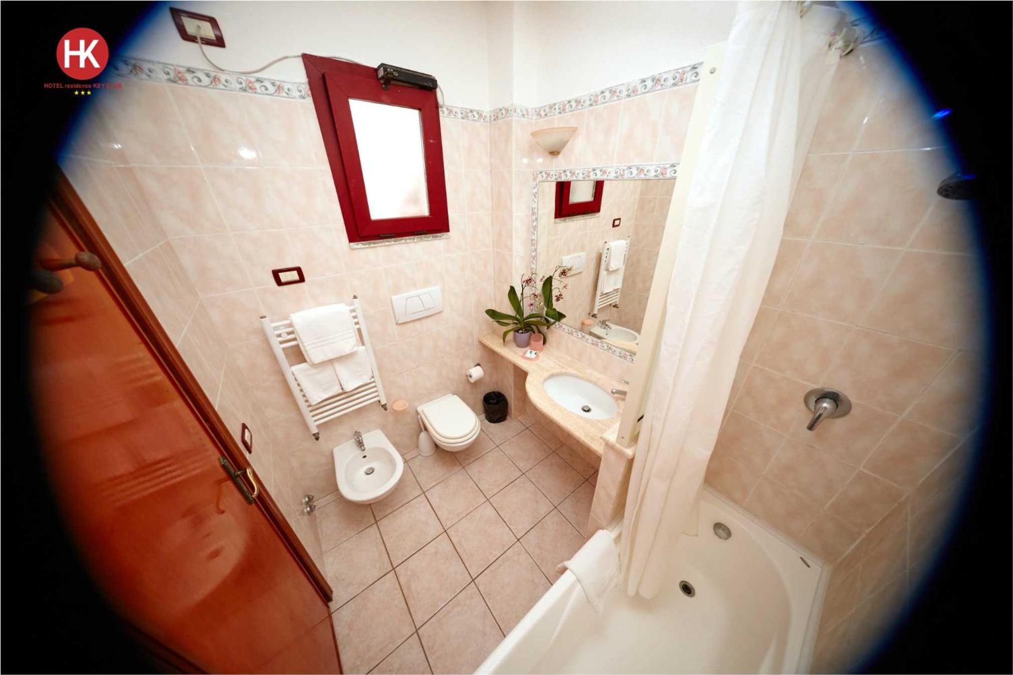 Quadruple Room - Photo 5