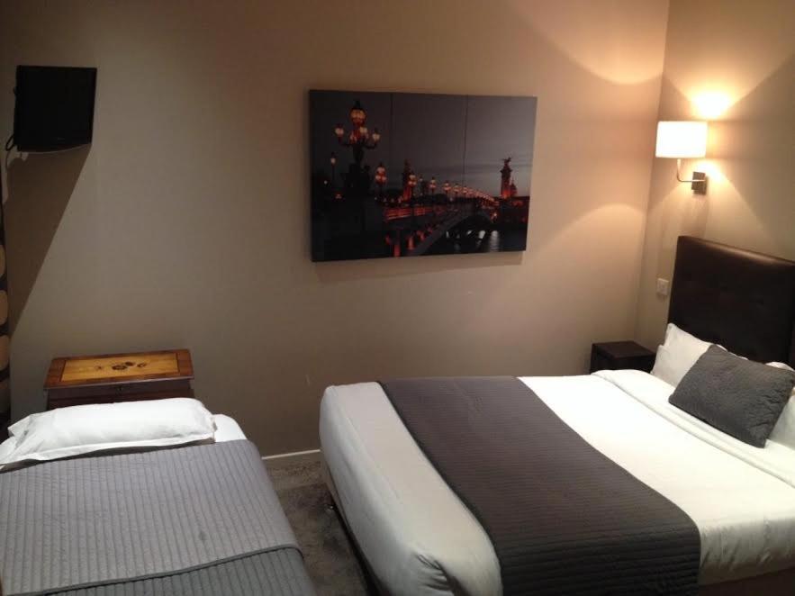 Triple Room With 1 Double Bed And 1 Single Bed photo 3