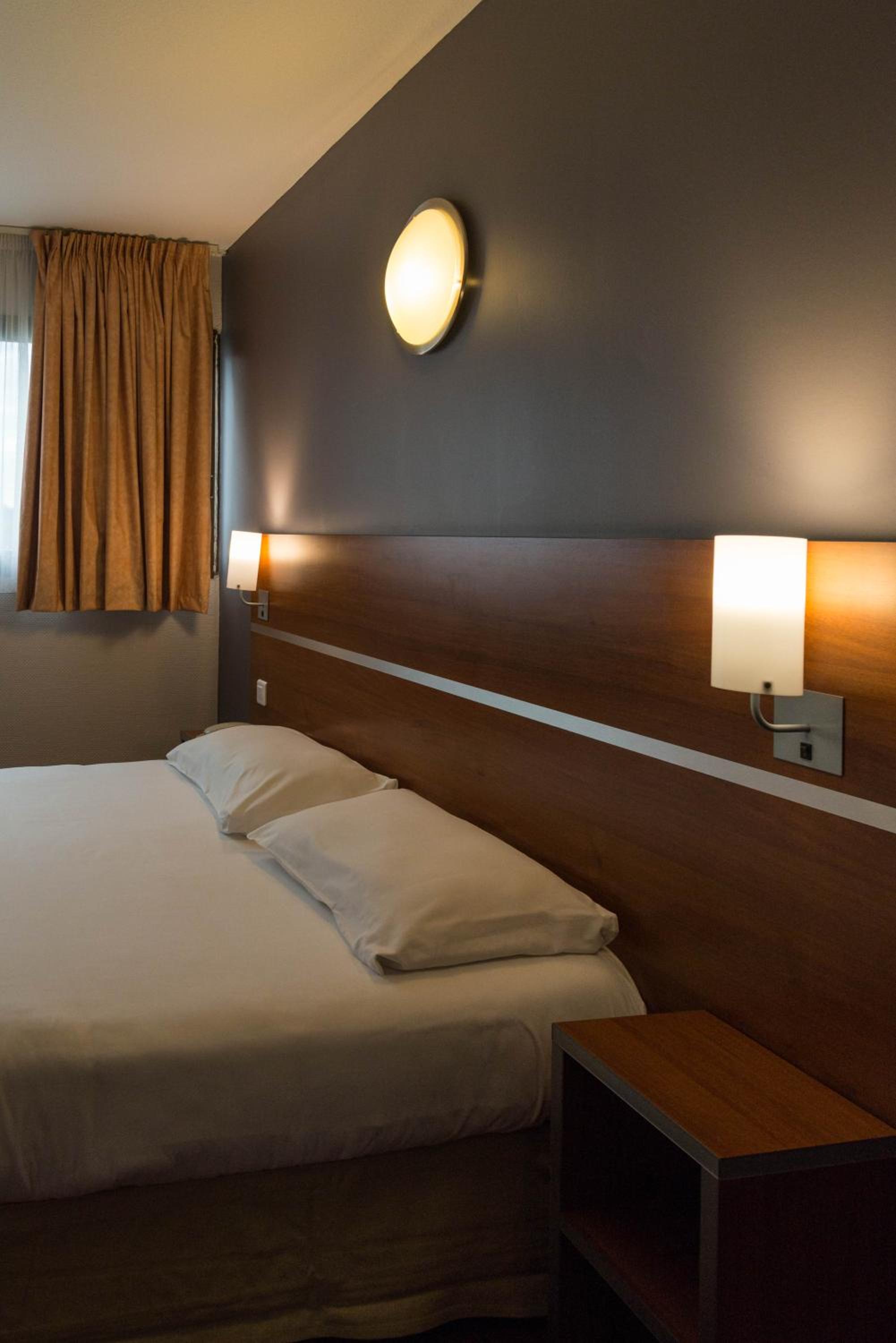 Double Room - Non Smoking - Photo 1