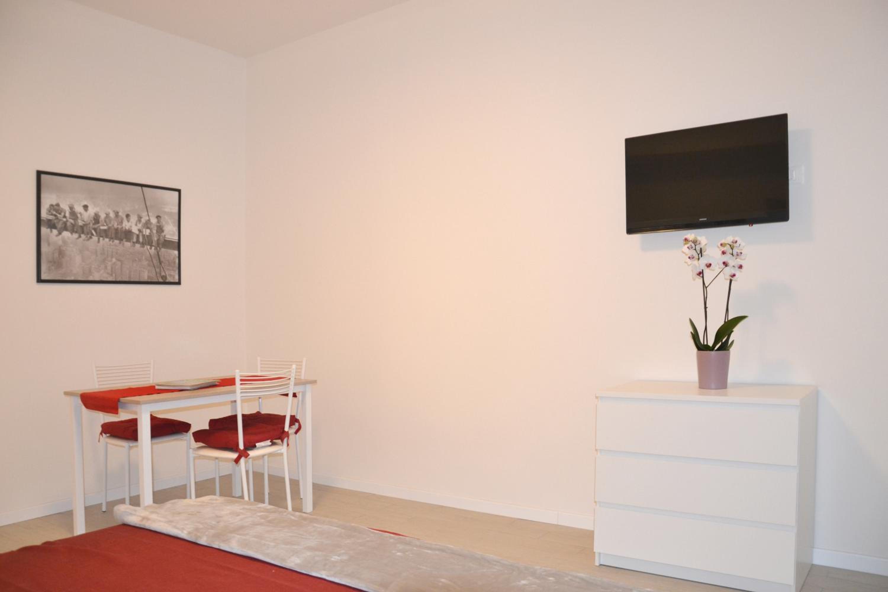 Two-Bedroom Apartment photo 2
