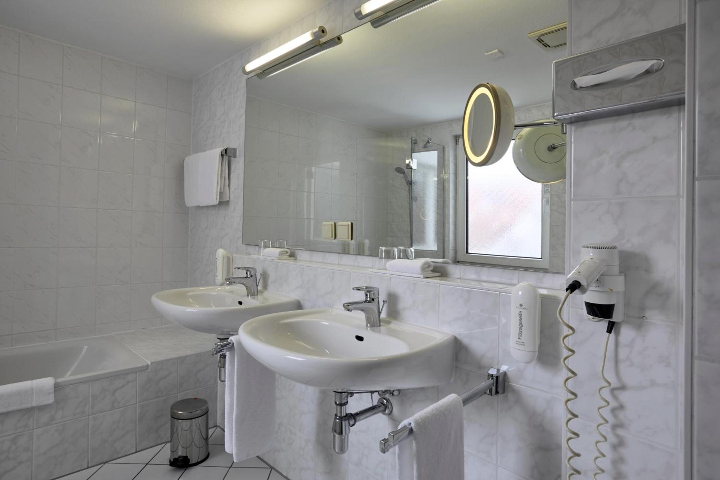 Suite - Photo 5