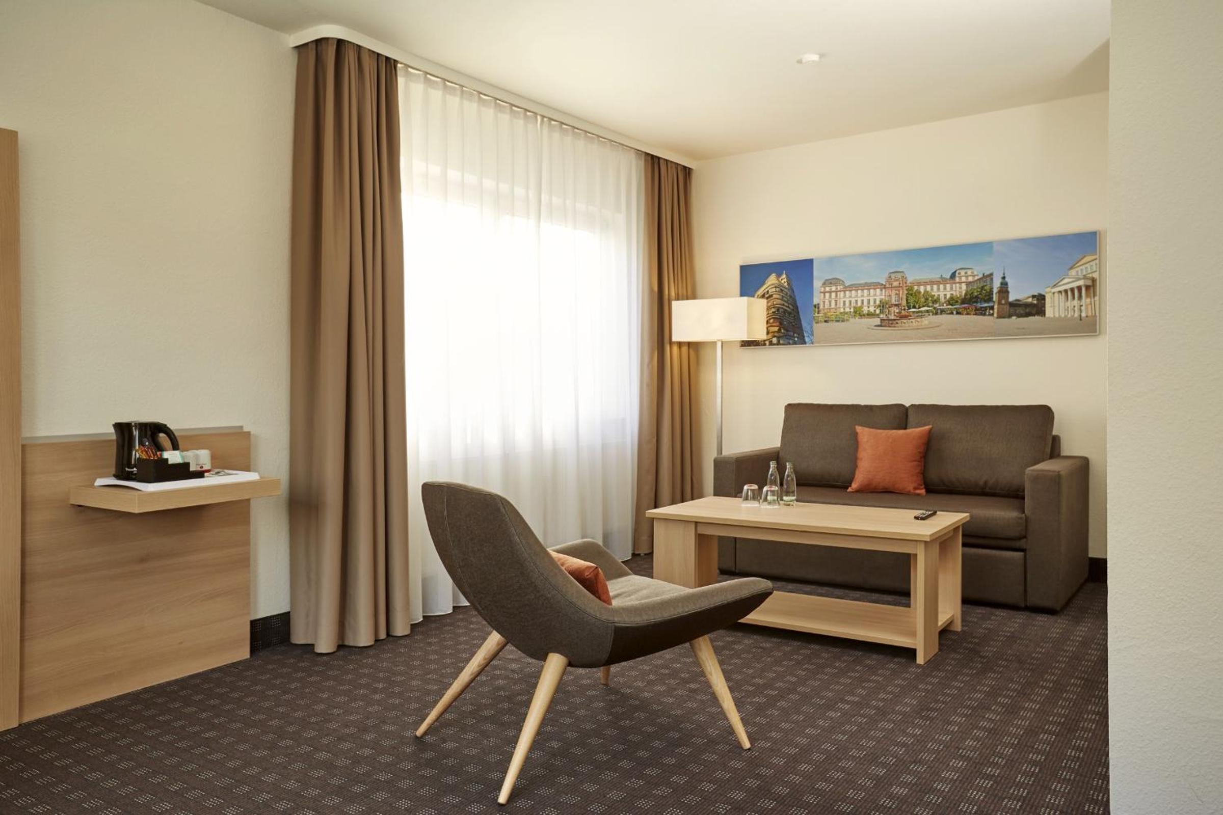 Suite - Photo 8