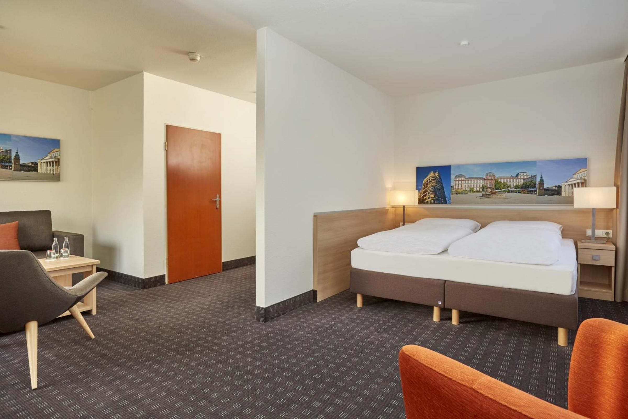 Suite - Photo 1