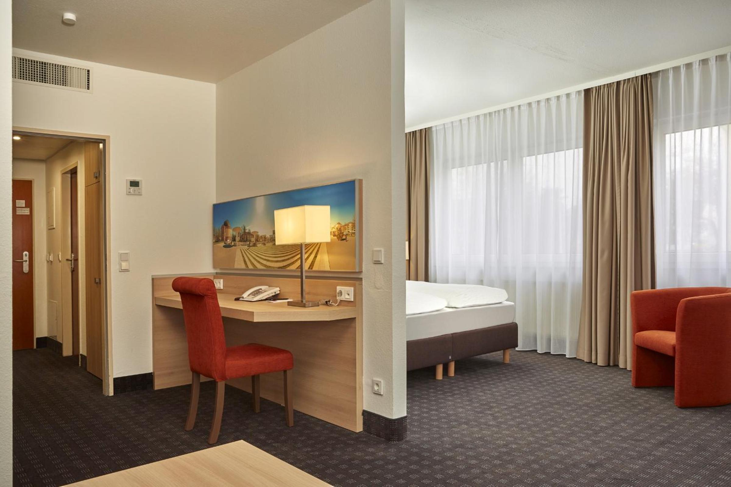 Suite - Photo 7