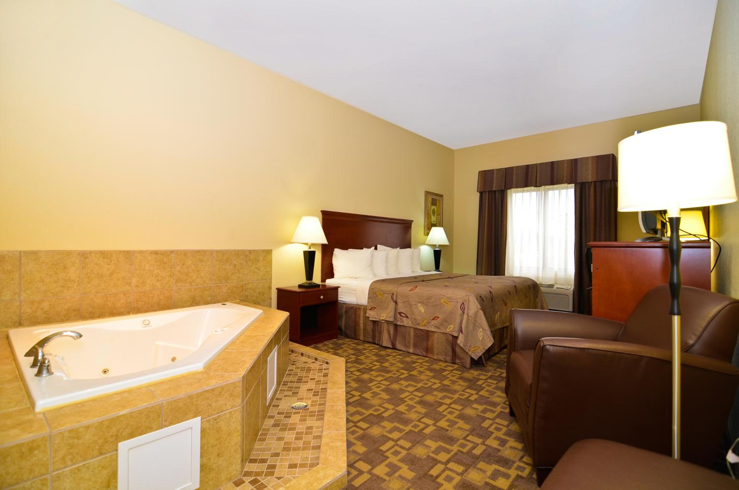 King Room with Whirlpool - Non-Smoking