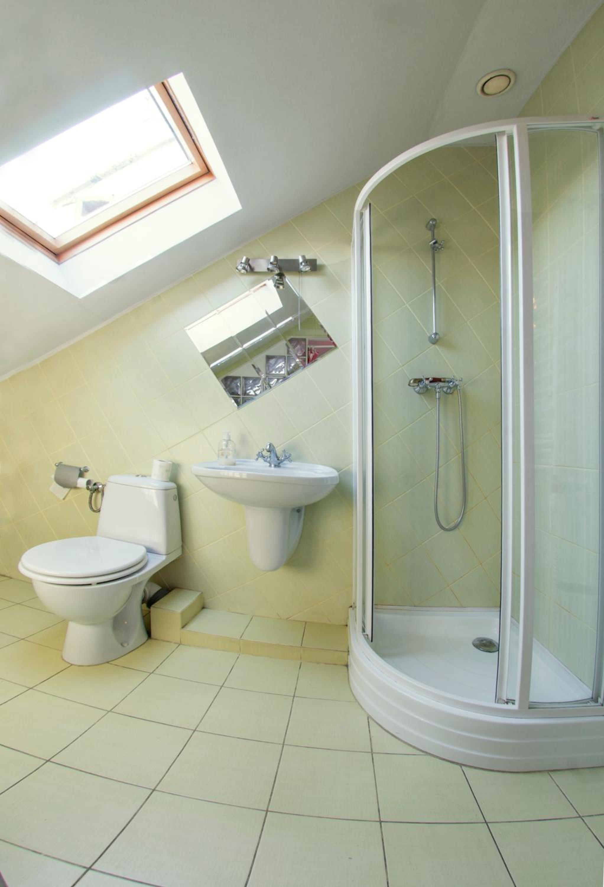 Twin Room with Private Bathroom - Photo 2