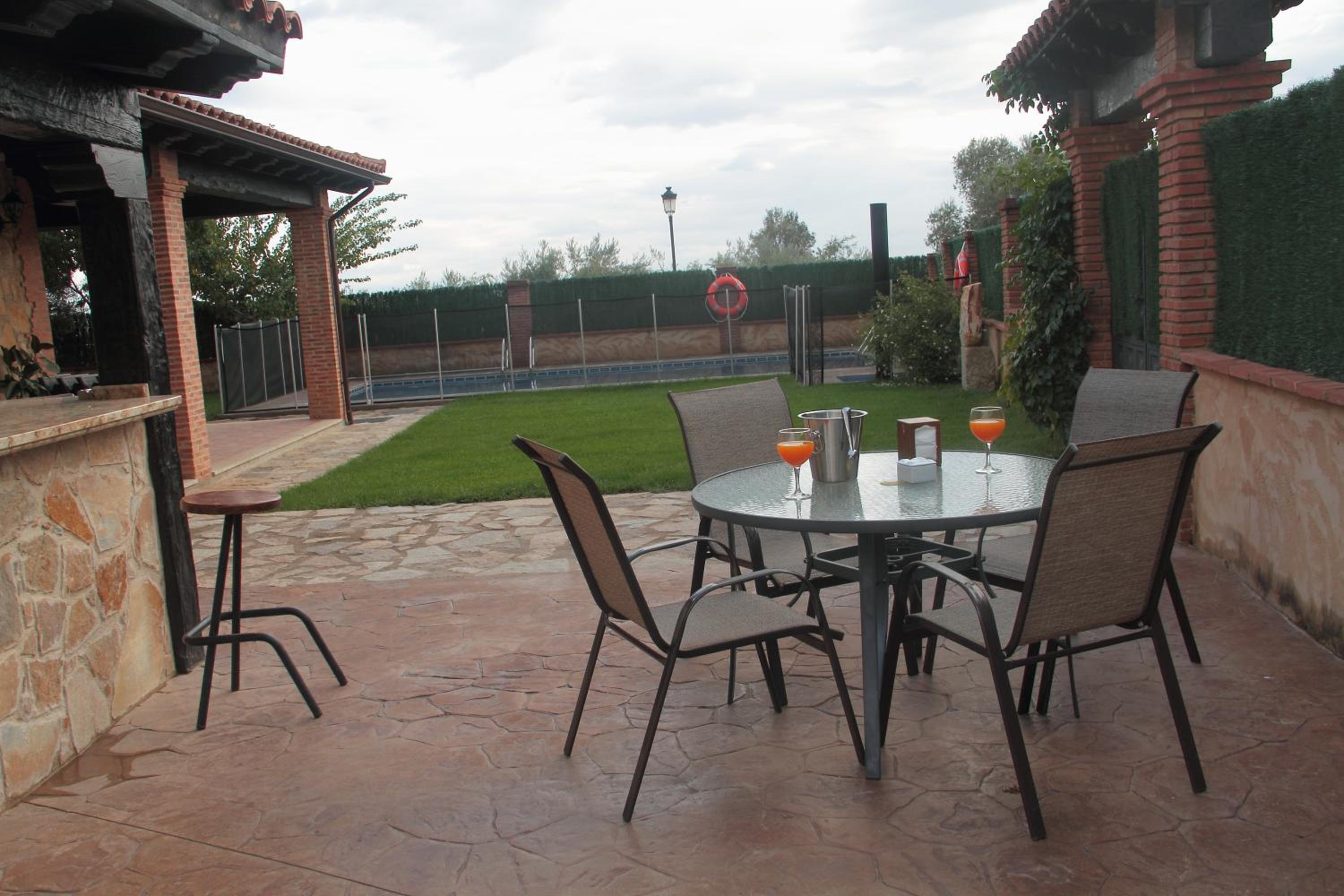 Double Room with Pool View photo 3